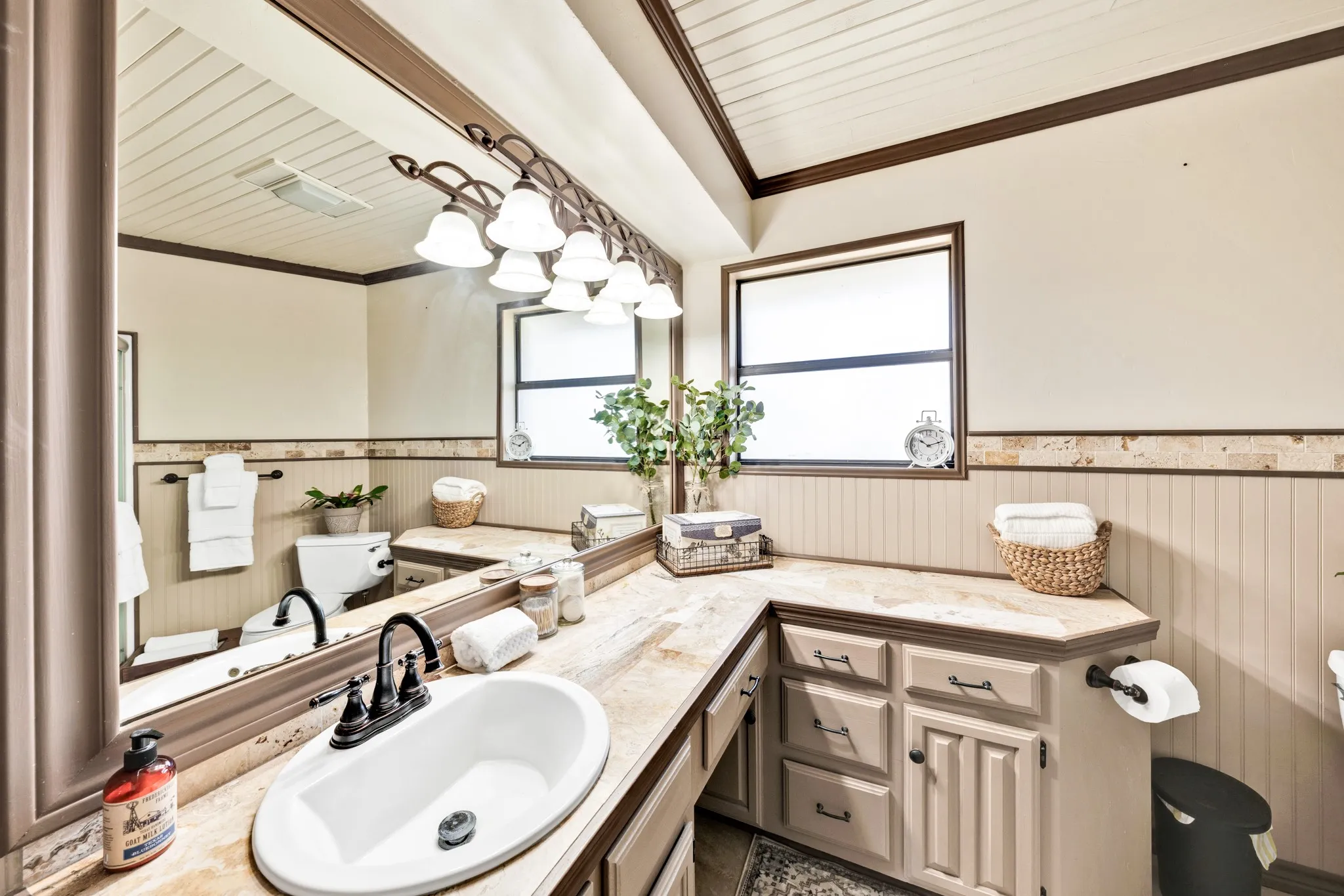 Single Family Residence For Sale in Hopkins County , 8727 S Fm 69, Como, Texas 75431, 3 Bedroom, 3 Bathroom, 2 Garage spaces, 2,040 Sqft, built in 1978, mls#21344013, Real Estate Agent in Como, Homes For Sale in Hopkins county, Homes For Sale in Como, Realtor in Como Texas, Real Estate Brokerage Independent Realty Texas, Luminita Cordes Realtor