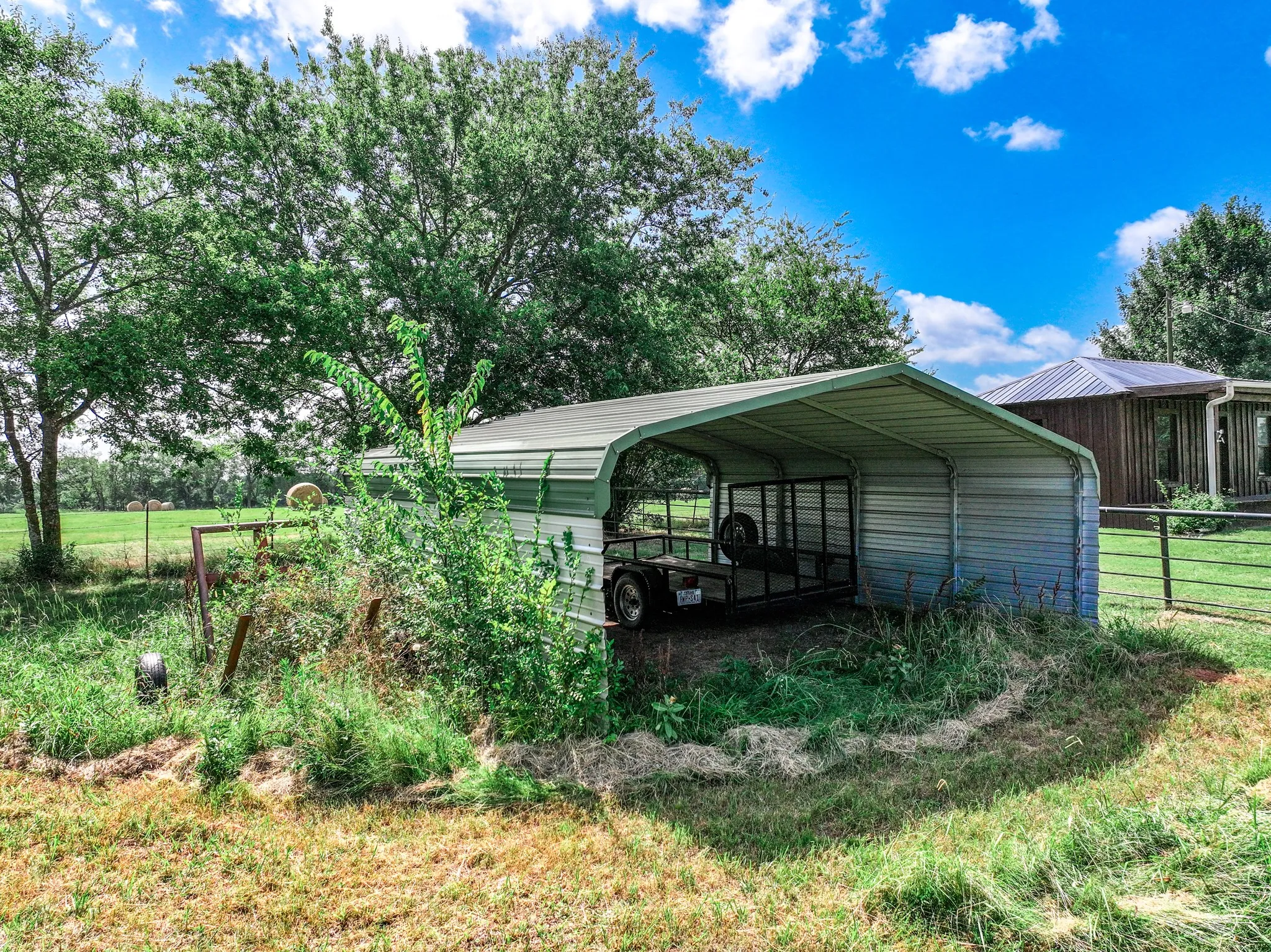 Single Family Residence For Sale in Hopkins County , 8727 S Fm 69, Como, Texas 75431, 3 Bedroom, 3 Bathroom, 2 Garage spaces, 2,040 Sqft, built in 1978, mls#21344013, Real Estate Agent in Como, Homes For Sale in Hopkins county, Homes For Sale in Como, Realtor in Como Texas, Real Estate Brokerage Independent Realty Texas, Luminita Cordes Realtor