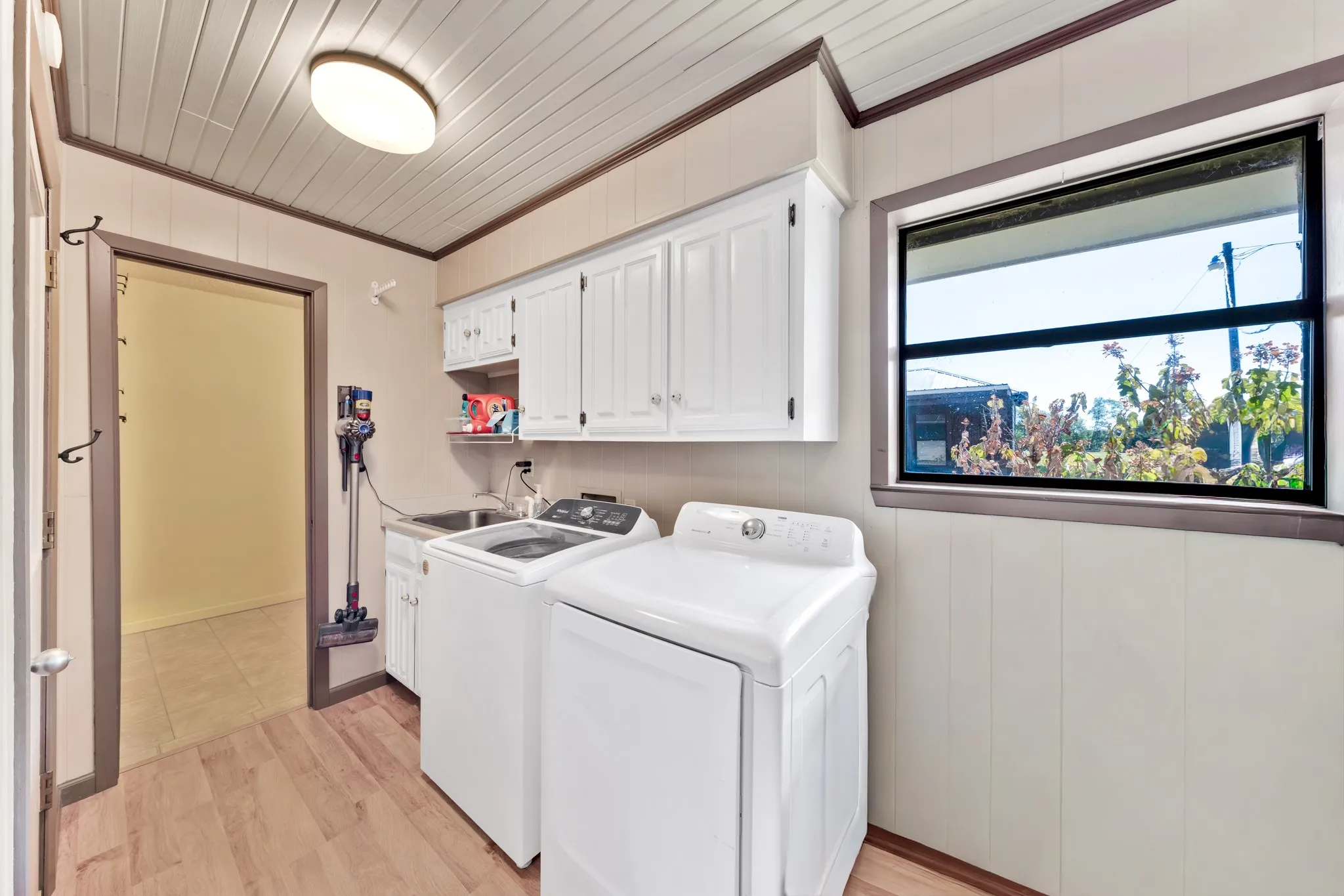 Single Family Residence For Sale in Hopkins County , 8727 S Fm 69, Como, Texas 75431, 3 Bedroom, 3 Bathroom, 2 Garage spaces, 2,040 Sqft, built in 1978, mls#21344013, Real Estate Agent in Como, Homes For Sale in Hopkins county, Homes For Sale in Como, Realtor in Como Texas, Real Estate Brokerage Independent Realty Texas, Luminita Cordes Realtor