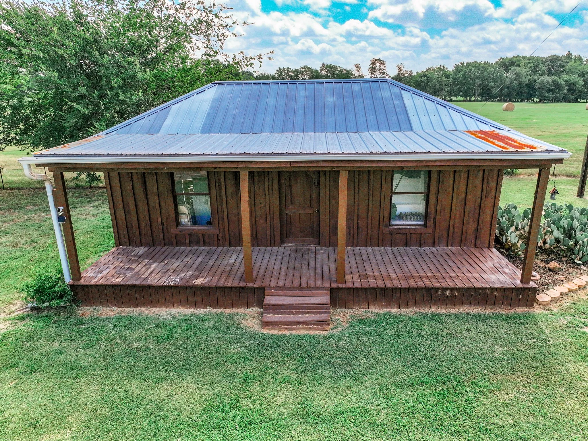 Single Family Residence For Sale in Hopkins County , 8727 S Fm 69, Como, Texas 75431, 3 Bedroom, 3 Bathroom, 2 Garage spaces, 2,040 Sqft, built in 1978, mls#21344013, Real Estate Agent in Como, Homes For Sale in Hopkins county, Homes For Sale in Como, Realtor in Como Texas, Real Estate Brokerage Independent Realty Texas, Luminita Cordes Realtor