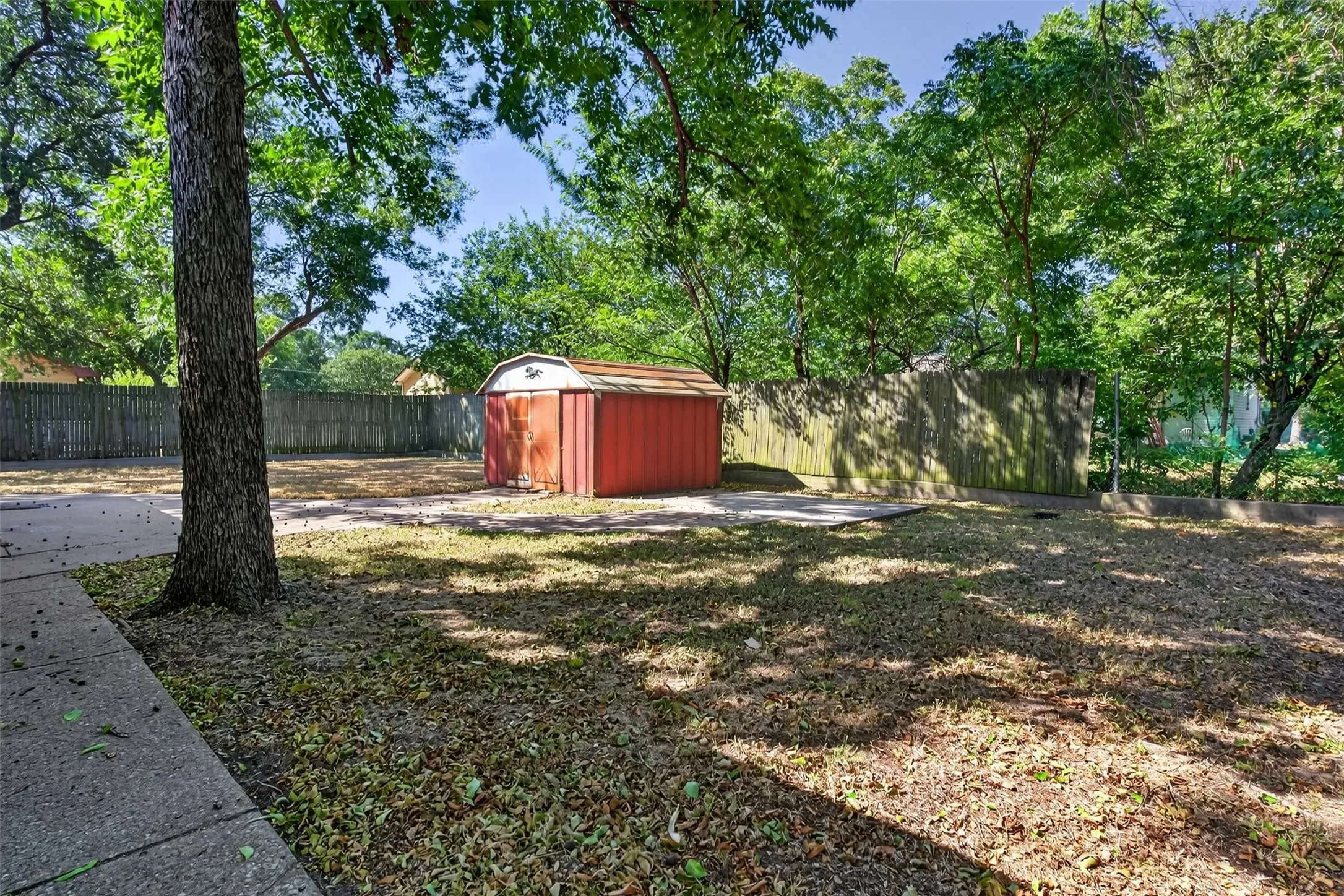 Single Family Residence For Sale in Mc Lennan County , 702 N Rita Street, Lacy Lakeview, Texas 76705, 3 Bedroom, 2 Bathroom, 1 Garage spaces, 2,026 Sqft, built in 1958, mls#21362140, Real Estate Agent in Lacy Lakeview, Homes For Sale in Mc Lennan county, Homes For Sale in Lacy Lakeview, Realtor in Lacy Lakeview Texas, Real Estate Brokerage Independent Realty Texas, Luminita Cordes Realtor