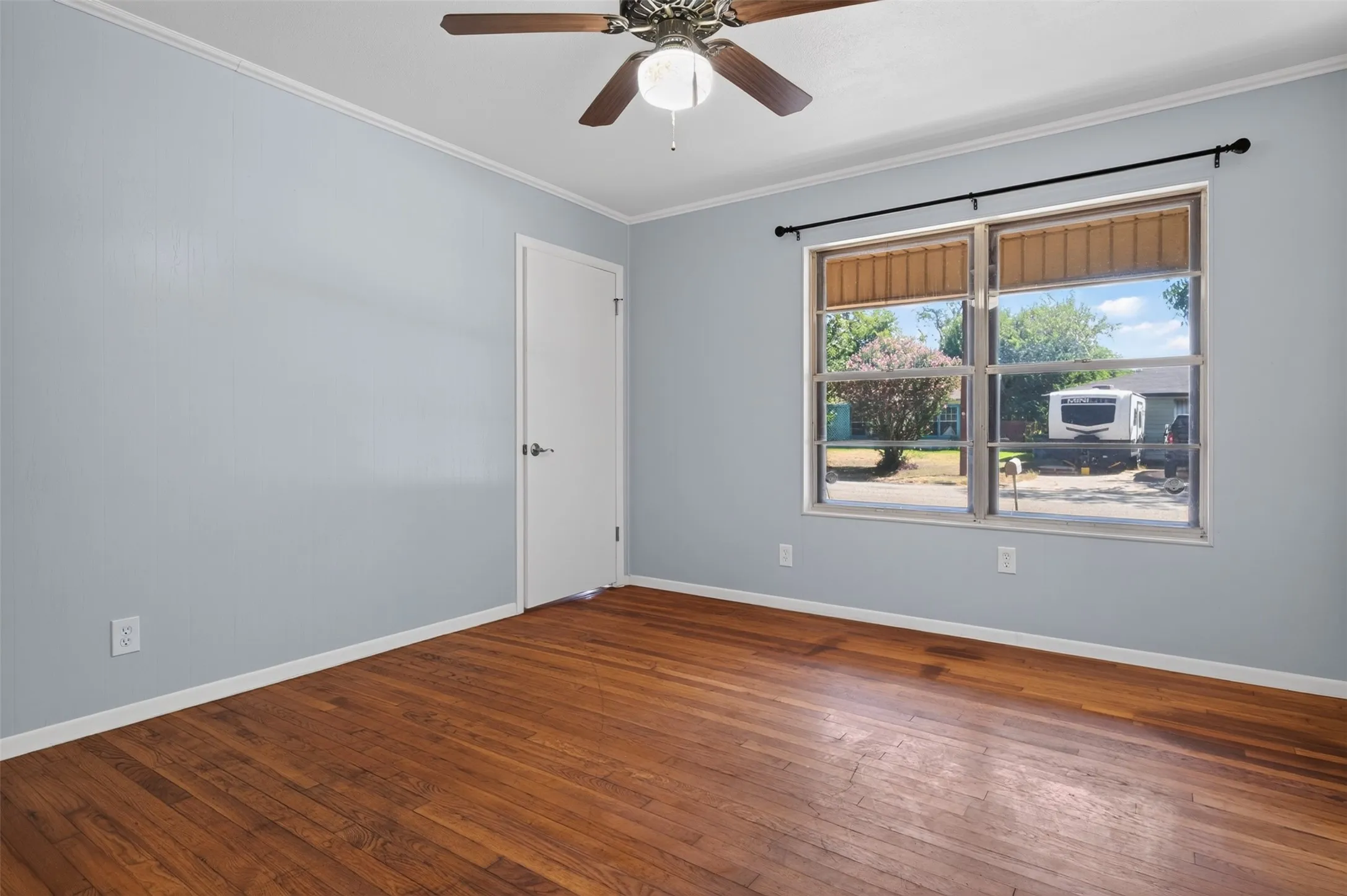Single Family Residence For Sale in Mc Lennan County , 702 N Rita Street, Lacy Lakeview, Texas 76705, 3 Bedroom, 2 Bathroom, 1 Garage spaces, 2,026 Sqft, built in 1958, mls#21362140, Real Estate Agent in Lacy Lakeview, Homes For Sale in Mc Lennan county, Homes For Sale in Lacy Lakeview, Realtor in Lacy Lakeview Texas, Real Estate Brokerage Independent Realty Texas, Luminita Cordes Realtor