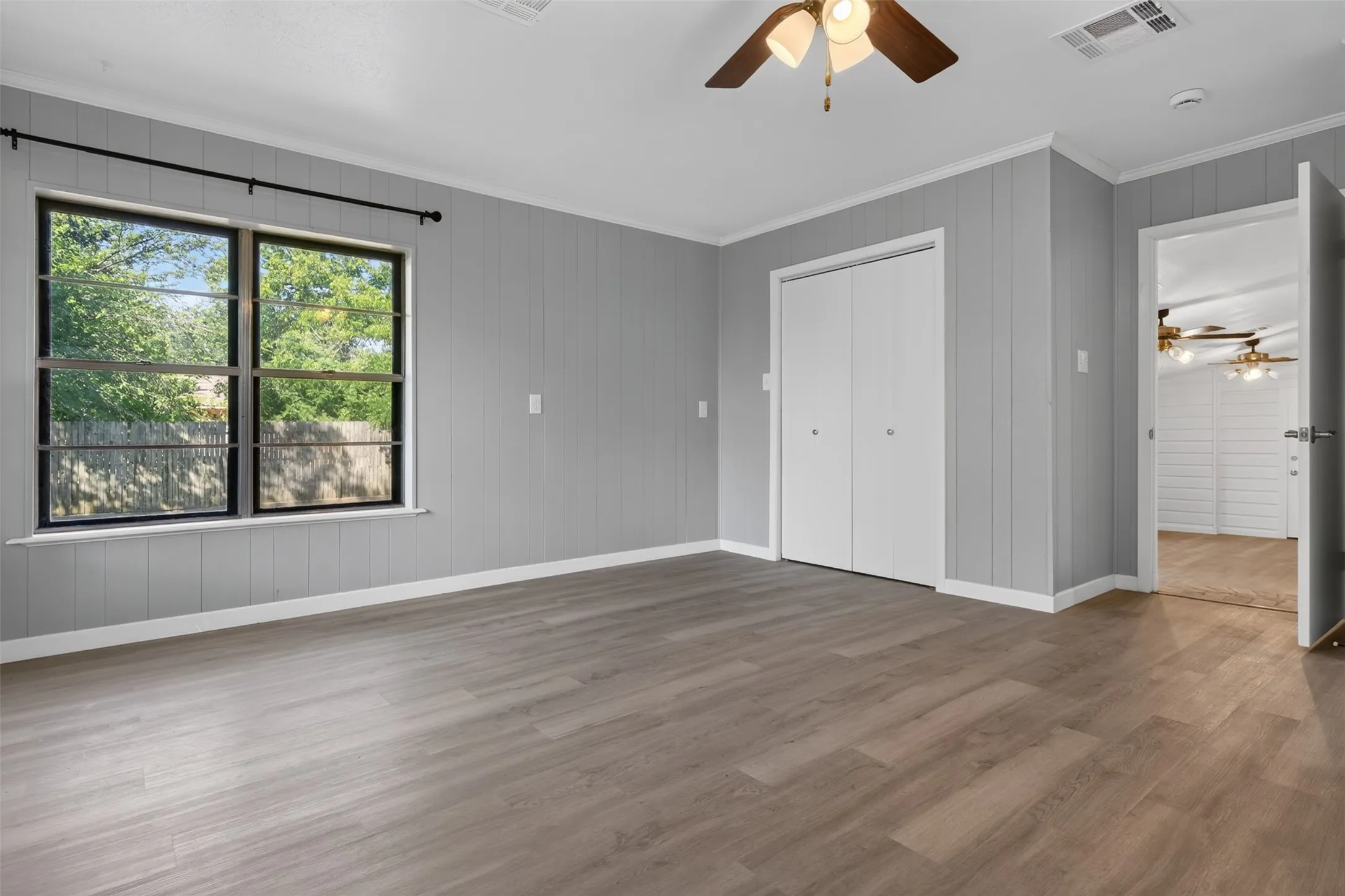 Single Family Residence For Sale in Mc Lennan County , 702 N Rita Street, Lacy Lakeview, Texas 76705, 3 Bedroom, 2 Bathroom, 1 Garage spaces, 2,026 Sqft, built in 1958, mls#21362140, Real Estate Agent in Lacy Lakeview, Homes For Sale in Mc Lennan county, Homes For Sale in Lacy Lakeview, Realtor in Lacy Lakeview Texas, Real Estate Brokerage Independent Realty Texas, Luminita Cordes Realtor