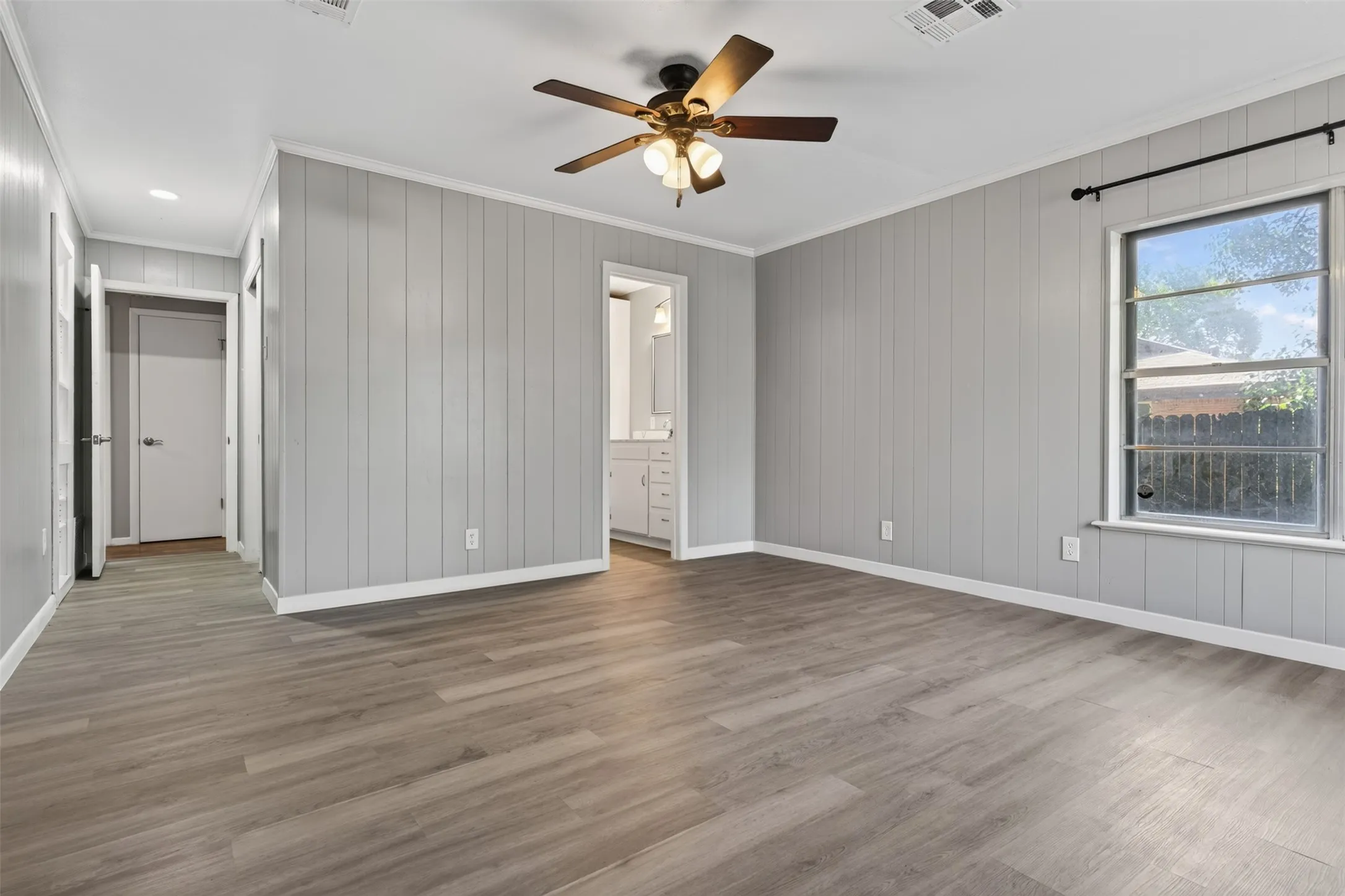 Single Family Residence For Sale in Mc Lennan County , 702 N Rita Street, Lacy Lakeview, Texas 76705, 3 Bedroom, 2 Bathroom, 1 Garage spaces, 2,026 Sqft, built in 1958, mls#21362140, Real Estate Agent in Lacy Lakeview, Homes For Sale in Mc Lennan county, Homes For Sale in Lacy Lakeview, Realtor in Lacy Lakeview Texas, Real Estate Brokerage Independent Realty Texas, Luminita Cordes Realtor
