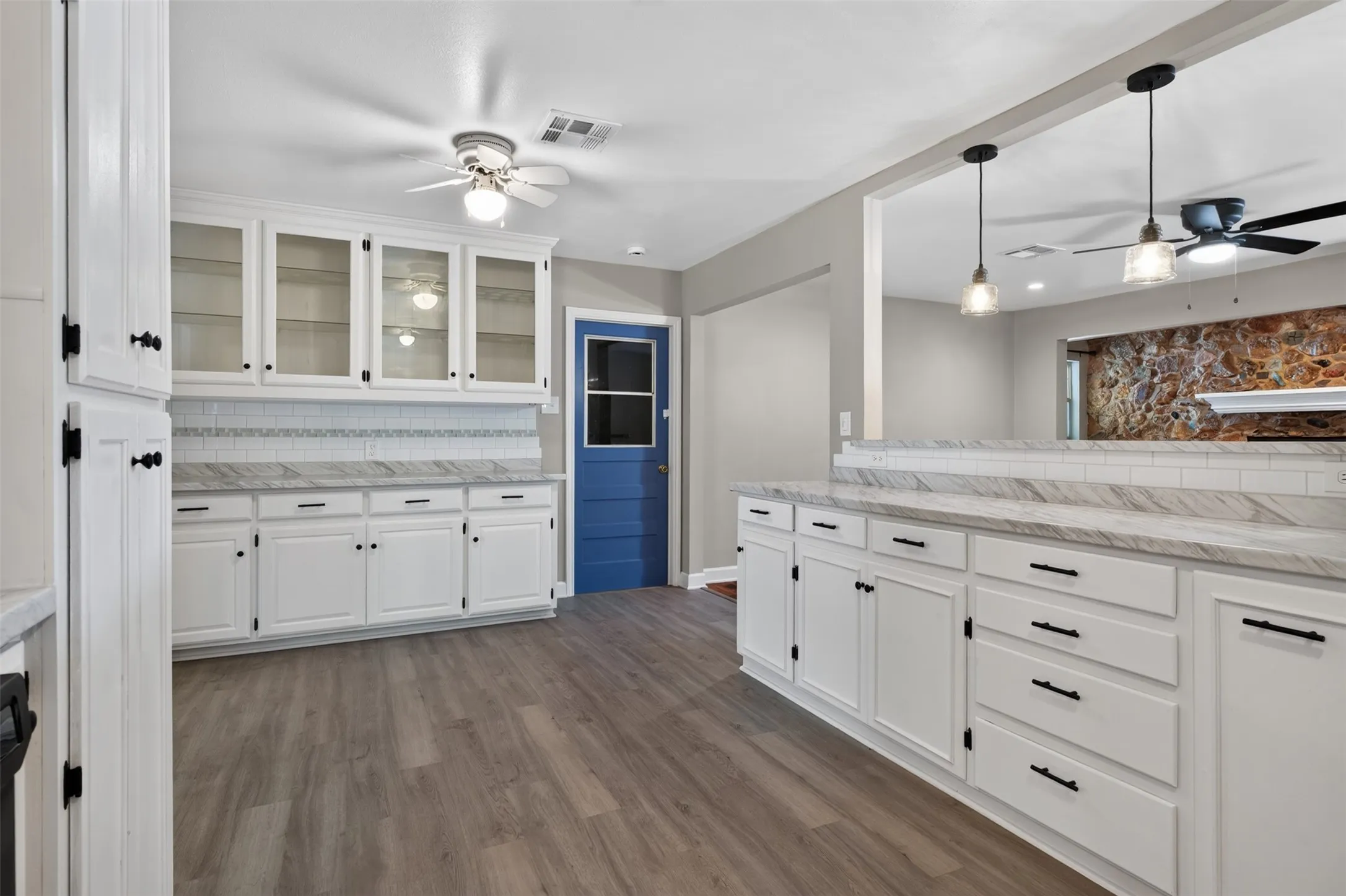 Single Family Residence For Sale in Mc Lennan County , 702 N Rita Street, Lacy Lakeview, Texas 76705, 3 Bedroom, 2 Bathroom, 1 Garage spaces, 2,026 Sqft, built in 1958, mls#21362140, Real Estate Agent in Lacy Lakeview, Homes For Sale in Mc Lennan county, Homes For Sale in Lacy Lakeview, Realtor in Lacy Lakeview Texas, Real Estate Brokerage Independent Realty Texas, Luminita Cordes Realtor
