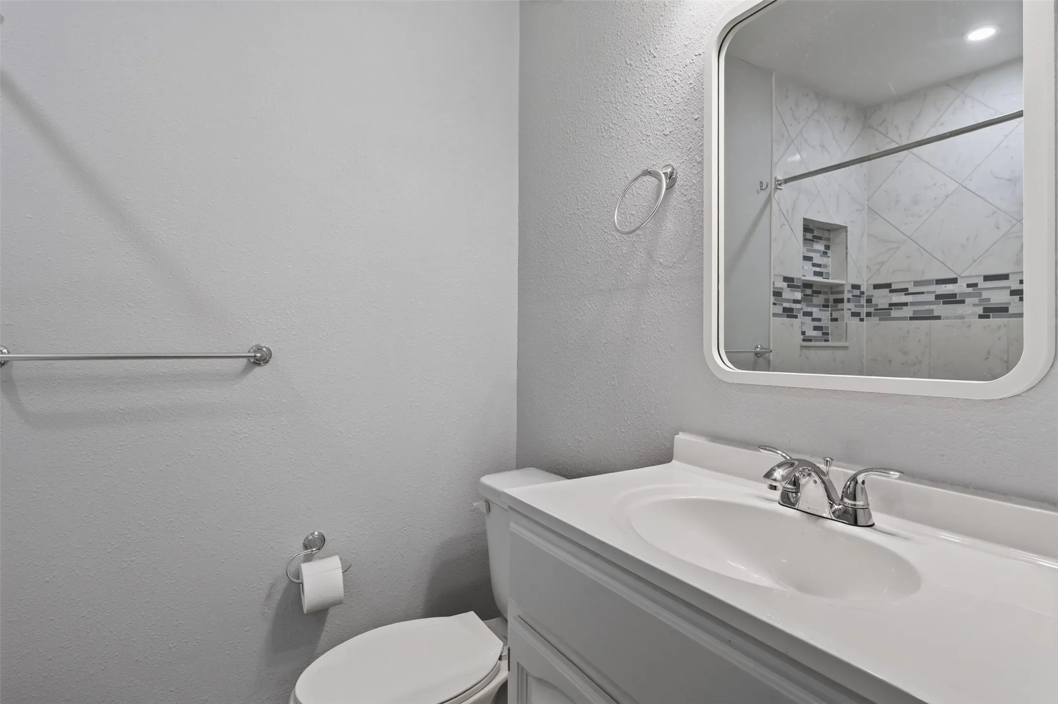 Single Family Residence For Sale in Mc Lennan County , 702 N Rita Street, Lacy Lakeview, Texas 76705, 3 Bedroom, 2 Bathroom, 1 Garage spaces, 2,026 Sqft, built in 1958, mls#21362140, Real Estate Agent in Lacy Lakeview, Homes For Sale in Mc Lennan county, Homes For Sale in Lacy Lakeview, Realtor in Lacy Lakeview Texas, Real Estate Brokerage Independent Realty Texas, Luminita Cordes Realtor