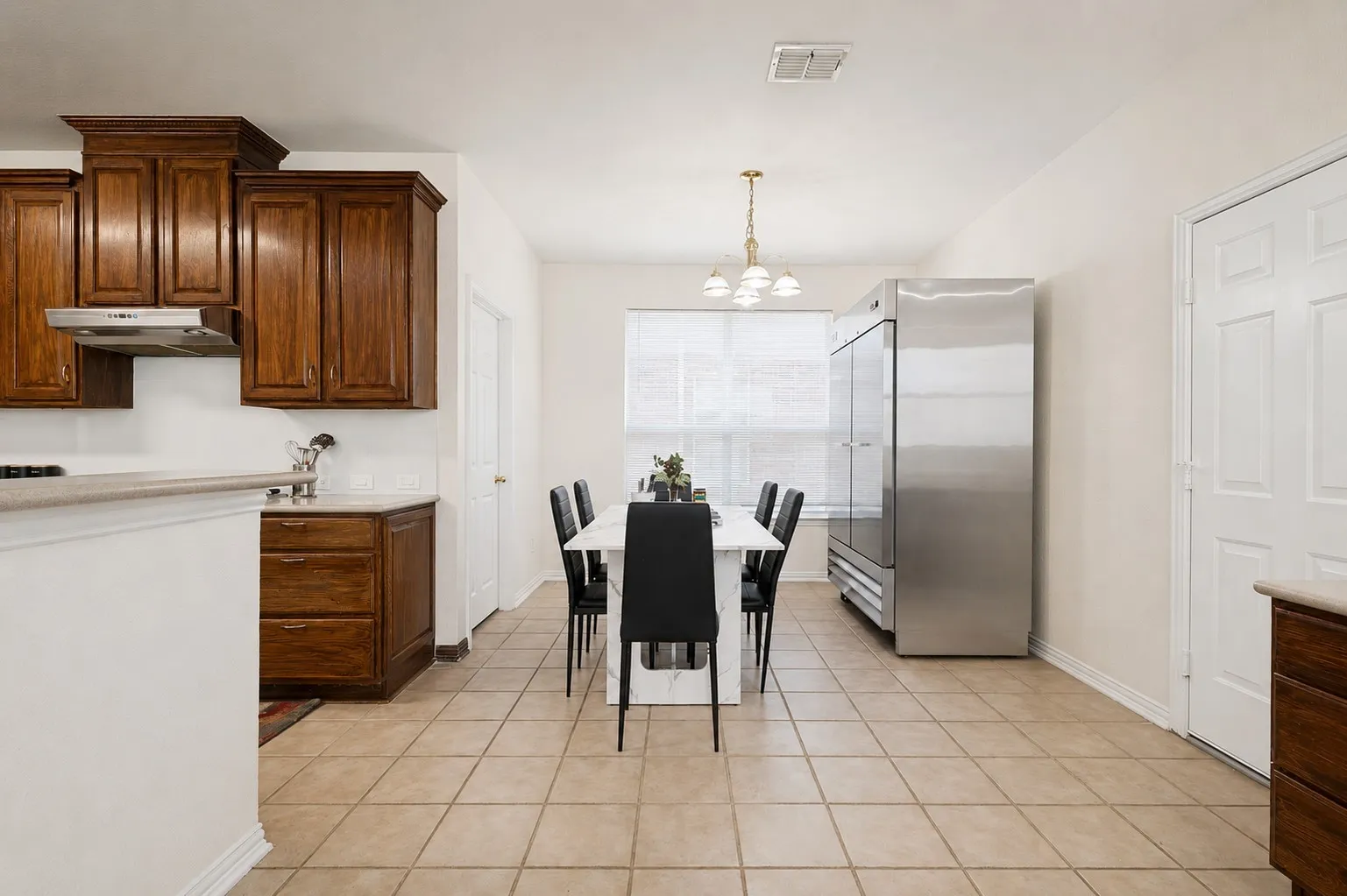 Single Family Residence For Sale in Collin County , 14779 Blakehill Drive, Frisco, Texas 75035, 4 Bedroom, 3 Bathroom, 2 Garage spaces, 3,074 Sqft, built in 2004, mls#21361461, Real Estate Agent in Frisco, Homes For Sale in Collin county, Homes For Sale in Frisco, Realtor in Frisco Texas, Real Estate Brokerage Independent Realty Texas, Luminita Cordes Realtor