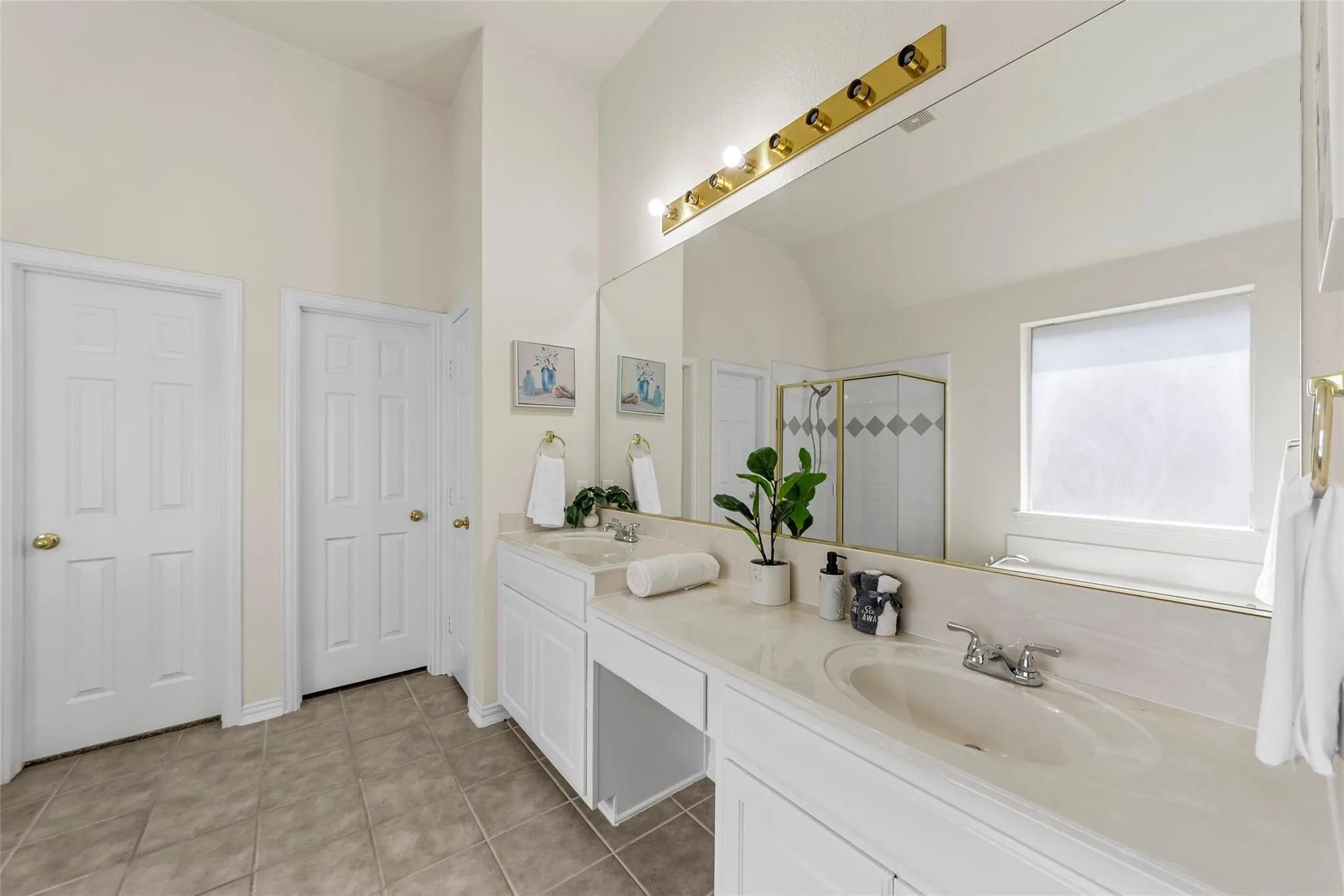 Single Family Residence For Sale in Collin County , 14779 Blakehill Drive, Frisco, Texas 75035, 4 Bedroom, 3 Bathroom, 2 Garage spaces, 3,074 Sqft, built in 2004, mls#21361461, Real Estate Agent in Frisco, Homes For Sale in Collin county, Homes For Sale in Frisco, Realtor in Frisco Texas, Real Estate Brokerage Independent Realty Texas, Luminita Cordes Realtor