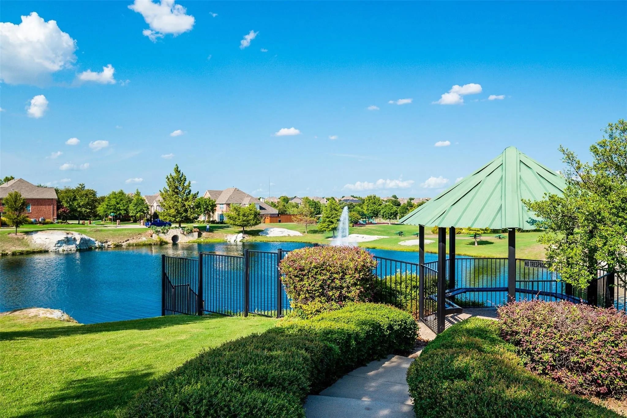Single Family Residence For Sale in Collin County , 14779 Blakehill Drive, Frisco, Texas 75035, 4 Bedroom, 3 Bathroom, 2 Garage spaces, 3,074 Sqft, built in 2004, mls#21361461, Real Estate Agent in Frisco, Homes For Sale in Collin county, Homes For Sale in Frisco, Realtor in Frisco Texas, Real Estate Brokerage Independent Realty Texas, Luminita Cordes Realtor