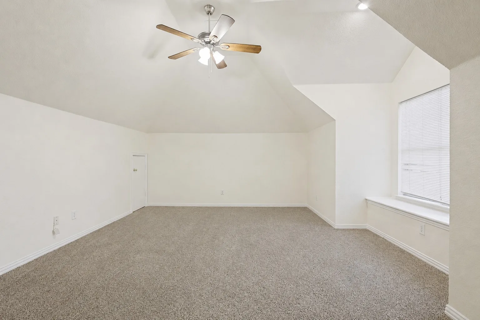 Single Family Residence For Sale in Collin County , 14779 Blakehill Drive, Frisco, Texas 75035, 4 Bedroom, 3 Bathroom, 2 Garage spaces, 3,074 Sqft, built in 2004, mls#21361461, Real Estate Agent in Frisco, Homes For Sale in Collin county, Homes For Sale in Frisco, Realtor in Frisco Texas, Real Estate Brokerage Independent Realty Texas, Luminita Cordes Realtor