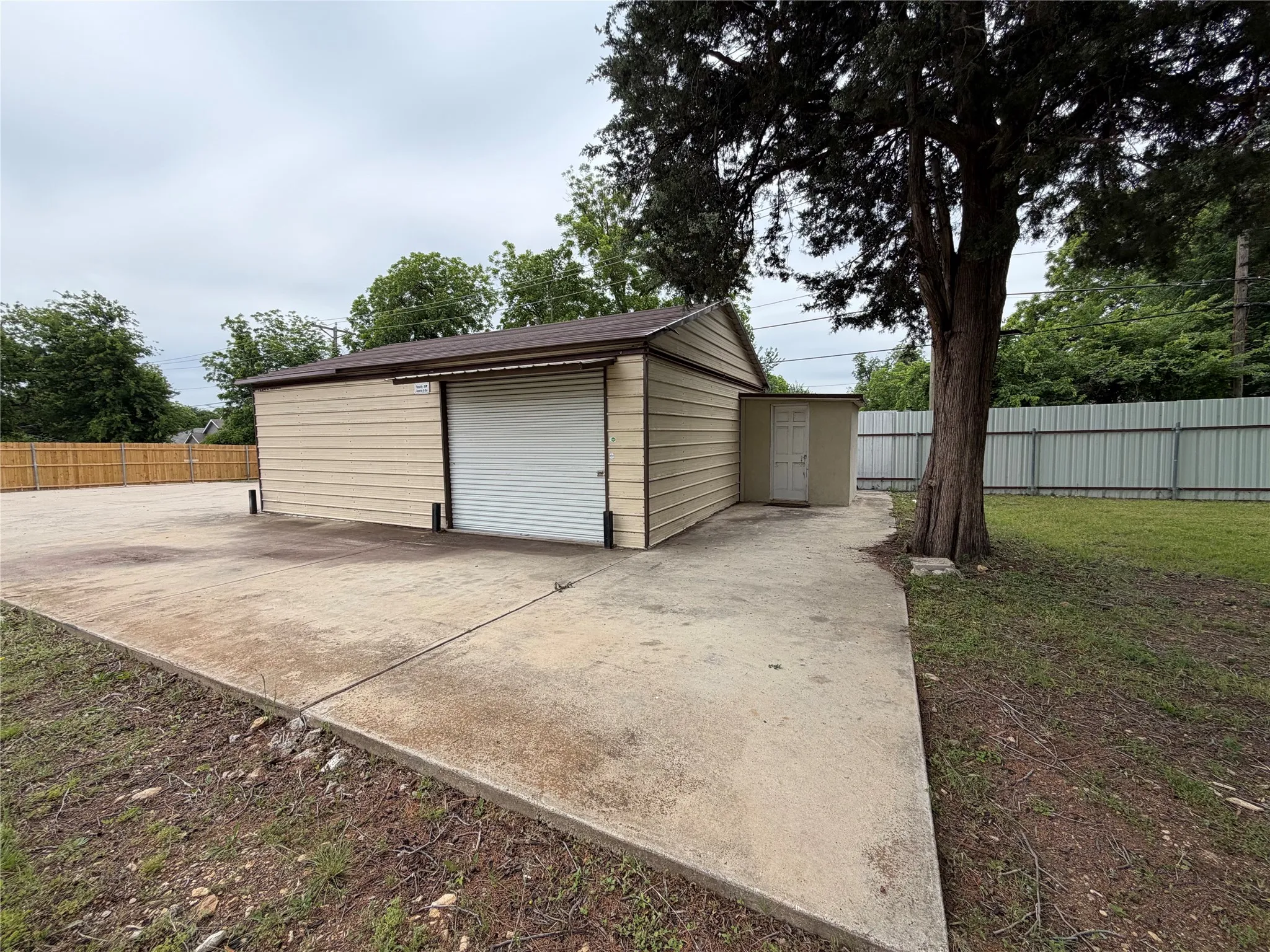 Unimproved Land For Sale in Tarrant County , 1264 E Maddox Avenue, Fort Worth, Texas 76104, 0, 0, Garage spaces, 0 Sqft, built in 0, mls#21362375, Real Estate Agent in Fort Worth, Homes For Sale in Tarrant county, Homes For Sale in Fort Worth, Realtor in Fort Worth Texas, Real Estate Brokerage Independent Realty Texas, Luminita Cordes Realtor