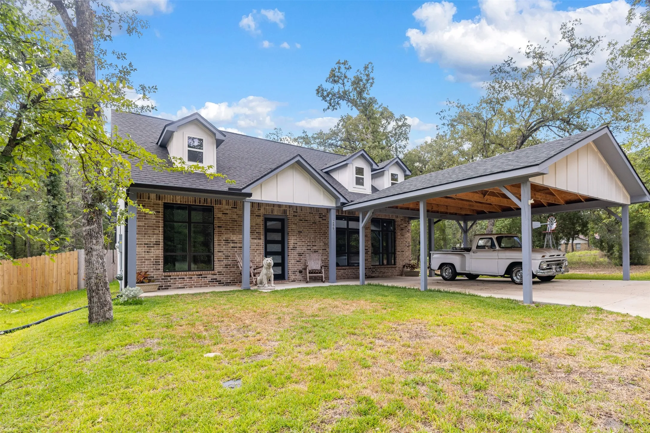 Single Family Residence For Sale in Henderson County , 286 Harris Boulevard, Malakoff, Texas 75147, 3 Bedroom, 2 Bathroom, Garage spaces, 1,200 Sqft, built in 2024, Price $259,000, mls#21362368, Real Estate Agent in Malakoff, Homes For Sale in Henderson county, Homes For Sale in Malakoff, Realtor in Malakoff Texas, Real Estate Brokerage Independent Realty Texas, Luminita Cordes Realtor