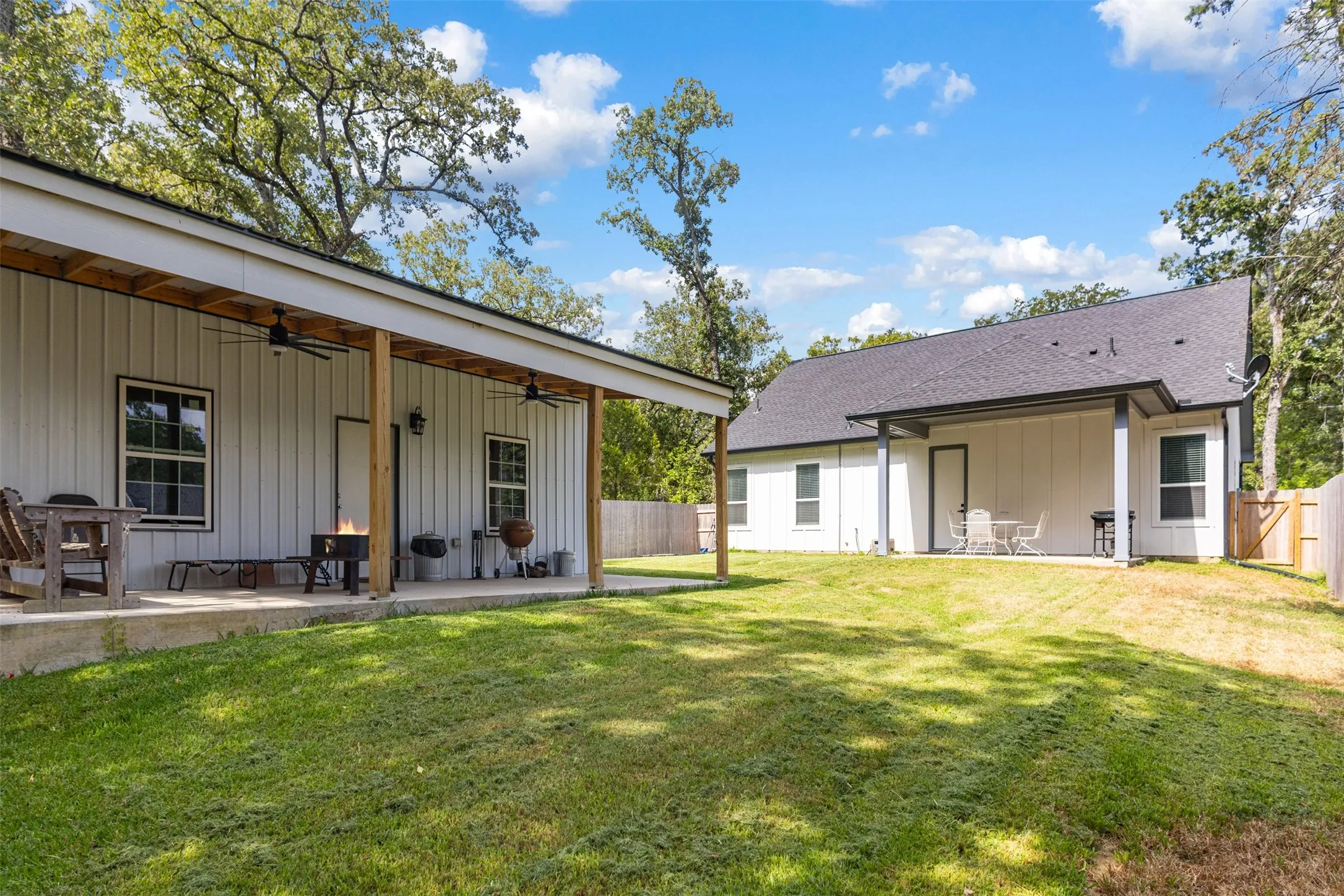Single Family Residence For Sale in Henderson County , 286 Harris Boulevard, Malakoff, Texas 75147, 3 Bedroom, 2 Bathroom, Garage spaces, 1,200 Sqft, built in 2024, Price $259,000, mls#21362368, Real Estate Agent in Malakoff, Homes For Sale in Henderson county, Homes For Sale in Malakoff, Realtor in Malakoff Texas, Real Estate Brokerage Independent Realty Texas, Luminita Cordes Realtor