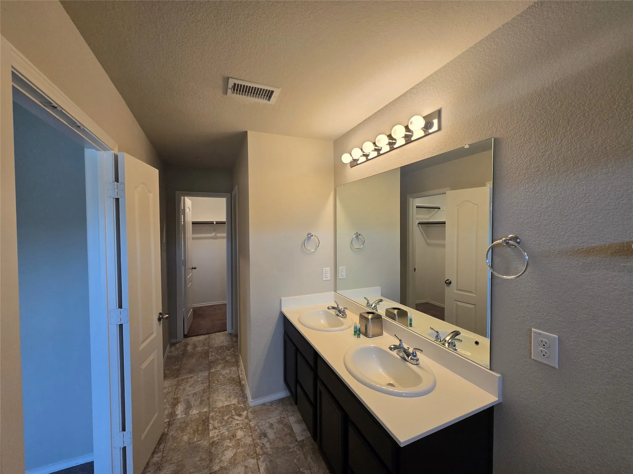 Townhouse For Rent in Denton County , 3308 Becker Drive, Denton, Texas 76207, 3 Bedroom, 3 Bathroom, 2 Garage spaces, 1,726 Sqft, built in 2019, mls#21362267, Real Estate Agent in Denton, Homes For Rent in Denton county, Homes For Rent in Denton, Realtor in Denton Texas, Real Estate Brokerage Independent Realty Texas, Luminita Cordes Realtor