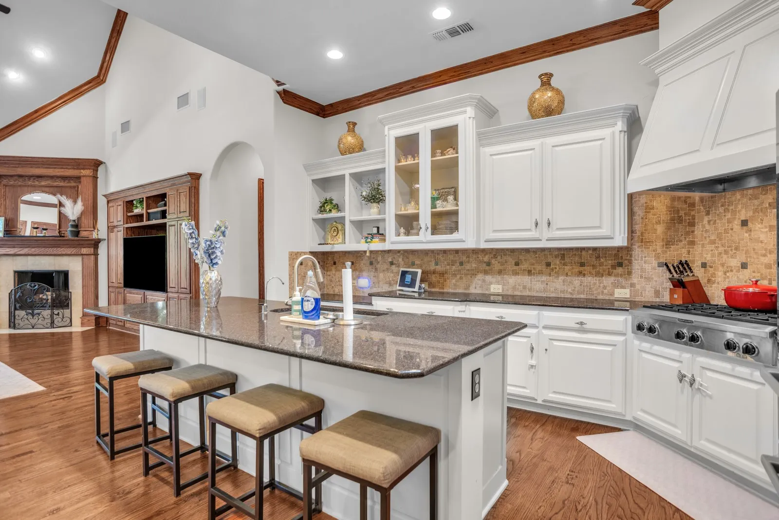 Single Family Residence For Sale in Collin County , 4821 Pyramid Drive, Plano, Texas 75093, 3 Bedroom, 3 Bathroom, 2 Garage spaces, 2,890 Sqft, built in 2006, mls#21358014, Real Estate Agent in Plano, Homes For Sale in Collin county, Homes For Sale in Plano, Realtor in Plano Texas, Real Estate Brokerage Independent Realty Texas, Luminita Cordes Realtor