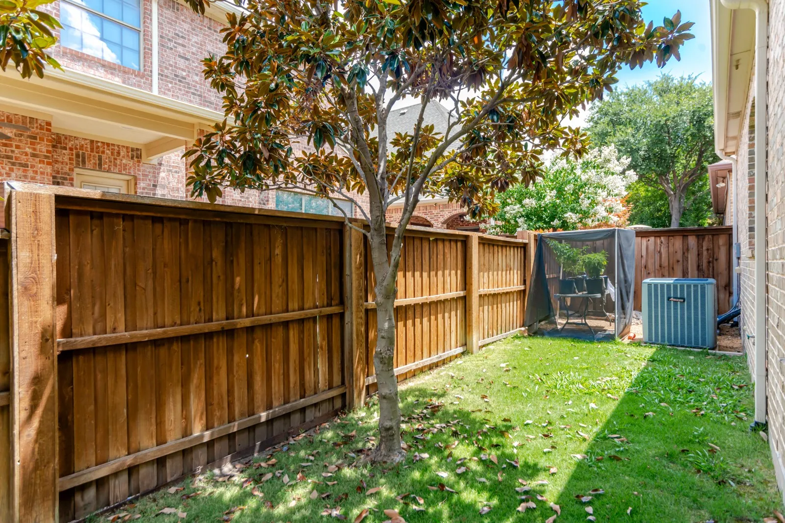 Single Family Residence For Sale in Collin County , 4821 Pyramid Drive, Plano, Texas 75093, 3 Bedroom, 3 Bathroom, 2 Garage spaces, 2,890 Sqft, built in 2006, mls#21358014, Real Estate Agent in Plano, Homes For Sale in Collin county, Homes For Sale in Plano, Realtor in Plano Texas, Real Estate Brokerage Independent Realty Texas, Luminita Cordes Realtor