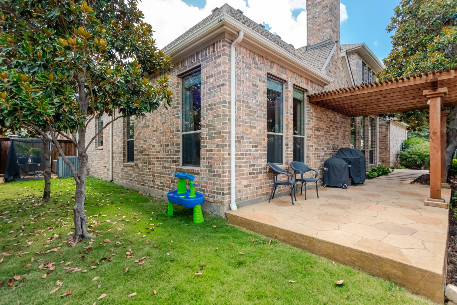 Single Family Residence For Sale in Collin County , 4821 Pyramid Drive, Plano, Texas 75093, 3 Bedroom, 3 Bathroom, 2 Garage spaces, 2,890 Sqft, built in 2006, mls#21358014, Real Estate Agent in Plano, Homes For Sale in Collin county, Homes For Sale in Plano, Realtor in Plano Texas, Real Estate Brokerage Independent Realty Texas, Luminita Cordes Realtor