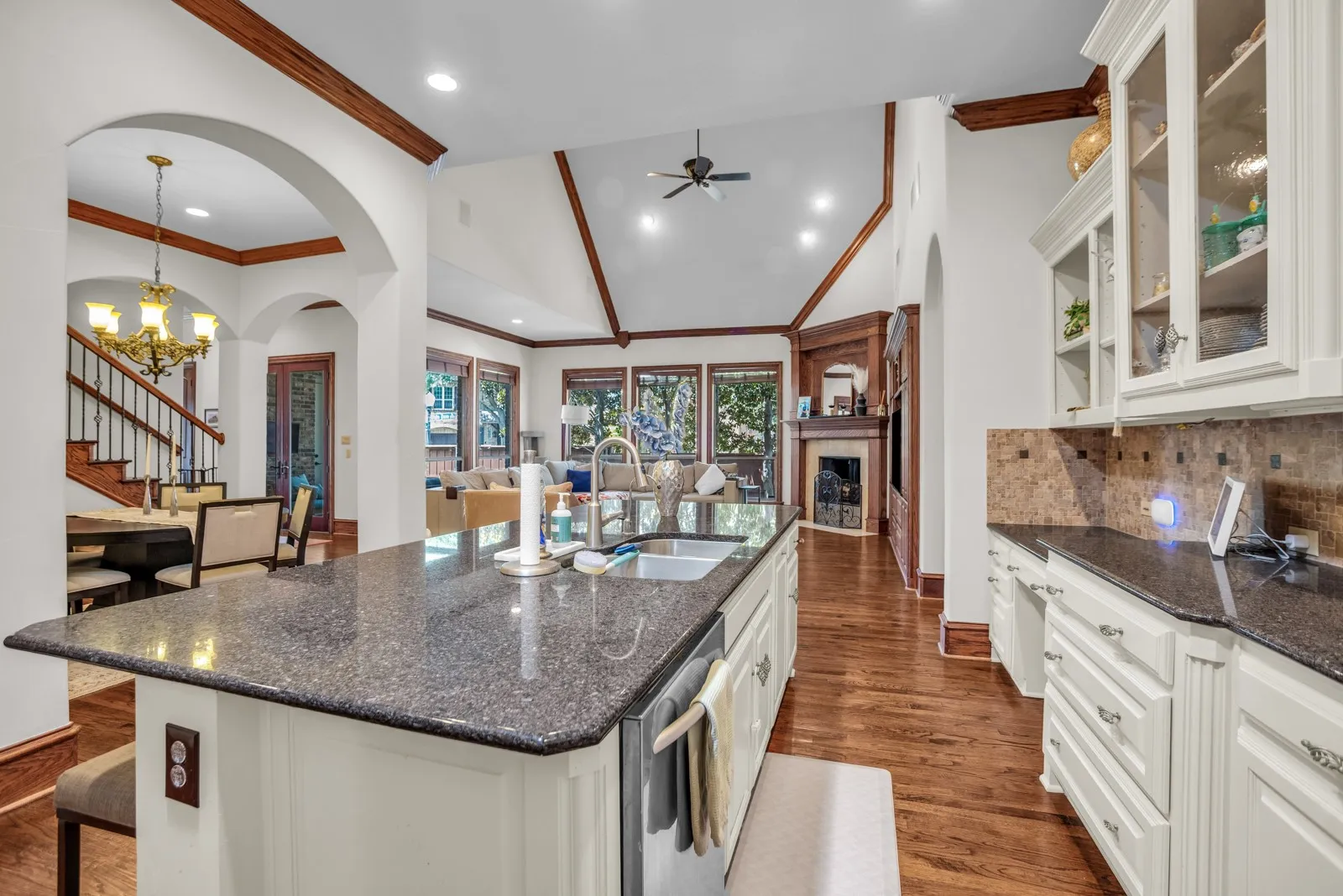 Single Family Residence For Sale in Collin County , 4821 Pyramid Drive, Plano, Texas 75093, 3 Bedroom, 3 Bathroom, 2 Garage spaces, 2,890 Sqft, built in 2006, mls#21358014, Real Estate Agent in Plano, Homes For Sale in Collin county, Homes For Sale in Plano, Realtor in Plano Texas, Real Estate Brokerage Independent Realty Texas, Luminita Cordes Realtor