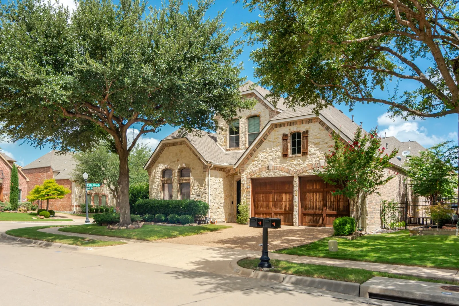 Single Family Residence For Sale in Collin County , 4821 Pyramid Drive, Plano, Texas 75093, 3 Bedroom, 3 Bathroom, 2 Garage spaces, 2,890 Sqft, built in 2006, mls#21358014, Real Estate Agent in Plano, Homes For Sale in Collin county, Homes For Sale in Plano, Realtor in Plano Texas, Real Estate Brokerage Independent Realty Texas, Luminita Cordes Realtor