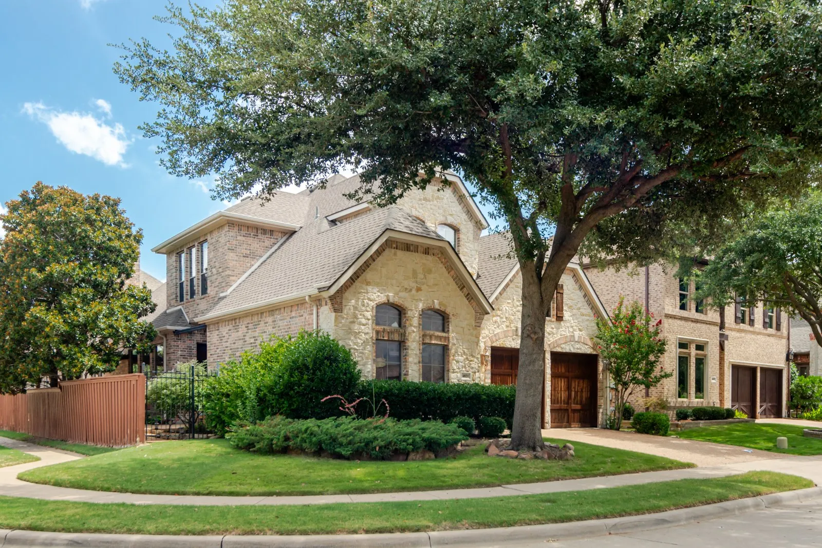 Single Family Residence For Sale in Collin County , 4821 Pyramid Drive, Plano, Texas 75093, 3 Bedroom, 3 Bathroom, 2 Garage spaces, 2,890 Sqft, built in 2006, mls#21358014, Real Estate Agent in Plano, Homes For Sale in Collin county, Homes For Sale in Plano, Realtor in Plano Texas, Real Estate Brokerage Independent Realty Texas, Luminita Cordes Realtor