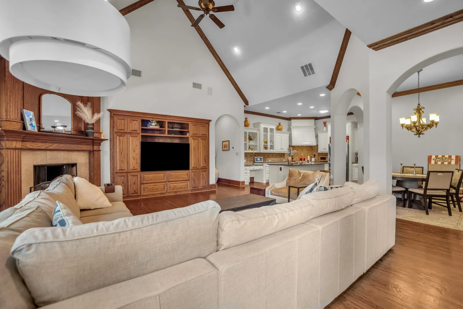 Single Family Residence For Sale in Collin County , 4821 Pyramid Drive, Plano, Texas 75093, 3 Bedroom, 3 Bathroom, 2 Garage spaces, 2,890 Sqft, built in 2006, mls#21358014, Real Estate Agent in Plano, Homes For Sale in Collin county, Homes For Sale in Plano, Realtor in Plano Texas, Real Estate Brokerage Independent Realty Texas, Luminita Cordes Realtor