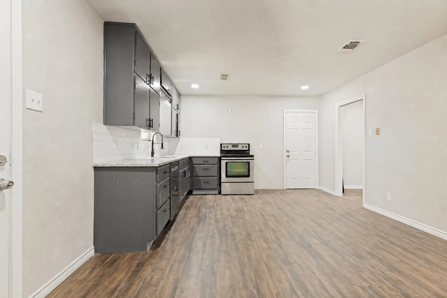 Single Family Residence For Sale in Tarrant County , 3021 Edith Lane, Haltom City, Texas 76117, 3 Bedroom, 2 Bathroom, 1 Garage spaces, 1,344 Sqft, built in 1956, mls#21356646, Real Estate Agent in Haltom City, Homes For Sale in Tarrant county, Homes For Sale in Haltom City, Realtor in Haltom City Texas, Real Estate Brokerage Independent Realty Texas, Luminita Cordes Realtor