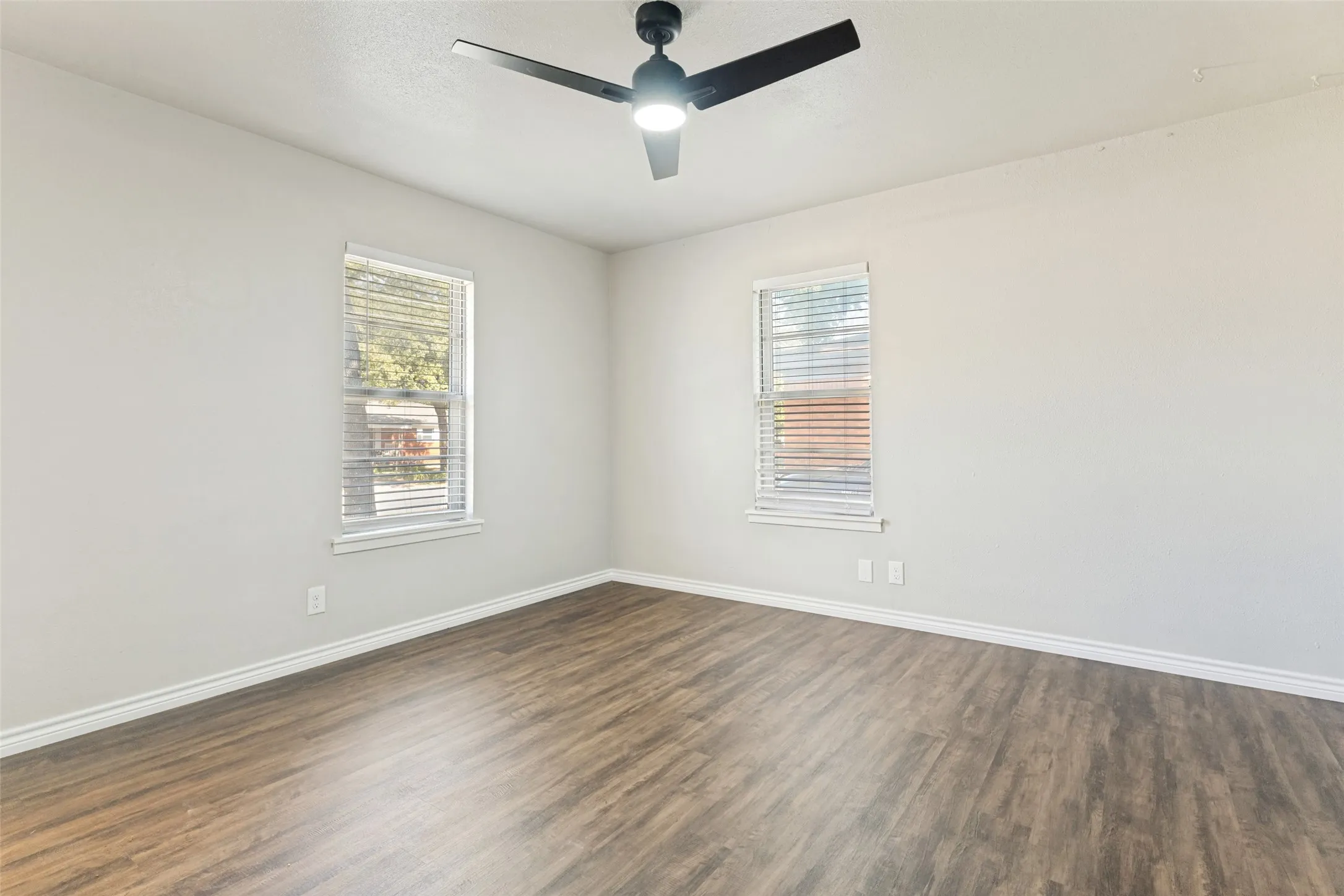 Single Family Residence For Sale in Tarrant County , 3021 Edith Lane, Haltom City, Texas 76117, 3 Bedroom, 2 Bathroom, 1 Garage spaces, 1,344 Sqft, built in 1956, mls#21356646, Real Estate Agent in Haltom City, Homes For Sale in Tarrant county, Homes For Sale in Haltom City, Realtor in Haltom City Texas, Real Estate Brokerage Independent Realty Texas, Luminita Cordes Realtor