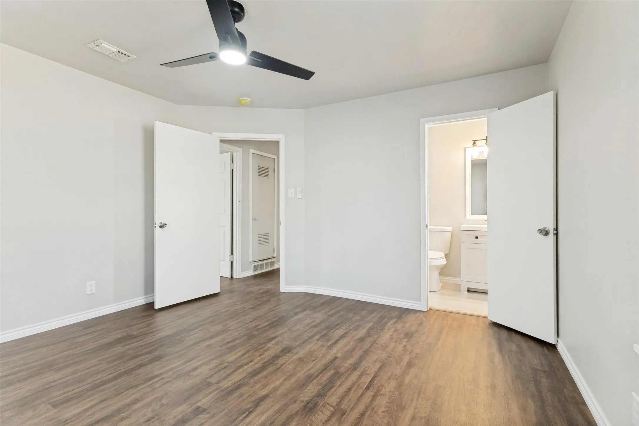 Single Family Residence For Sale in Tarrant County , 3021 Edith Lane, Haltom City, Texas 76117, 3 Bedroom, 2 Bathroom, 1 Garage spaces, 1,344 Sqft, built in 1956, mls#21356646, Real Estate Agent in Haltom City, Homes For Sale in Tarrant county, Homes For Sale in Haltom City, Realtor in Haltom City Texas, Real Estate Brokerage Independent Realty Texas, Luminita Cordes Realtor