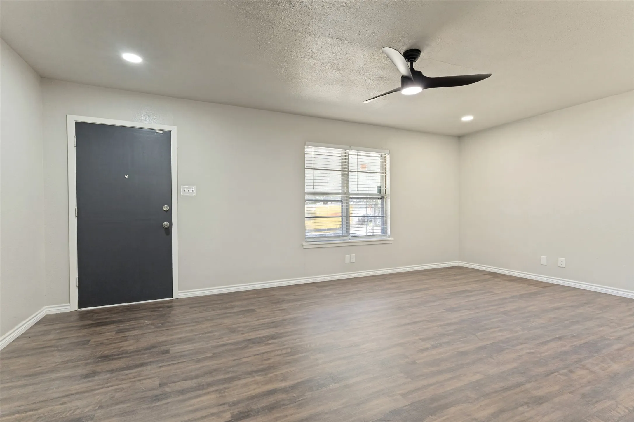 Single Family Residence For Sale in Tarrant County , 3021 Edith Lane, Haltom City, Texas 76117, 3 Bedroom, 2 Bathroom, 1 Garage spaces, 1,344 Sqft, built in 1956, mls#21356646, Real Estate Agent in Haltom City, Homes For Sale in Tarrant county, Homes For Sale in Haltom City, Realtor in Haltom City Texas, Real Estate Brokerage Independent Realty Texas, Luminita Cordes Realtor