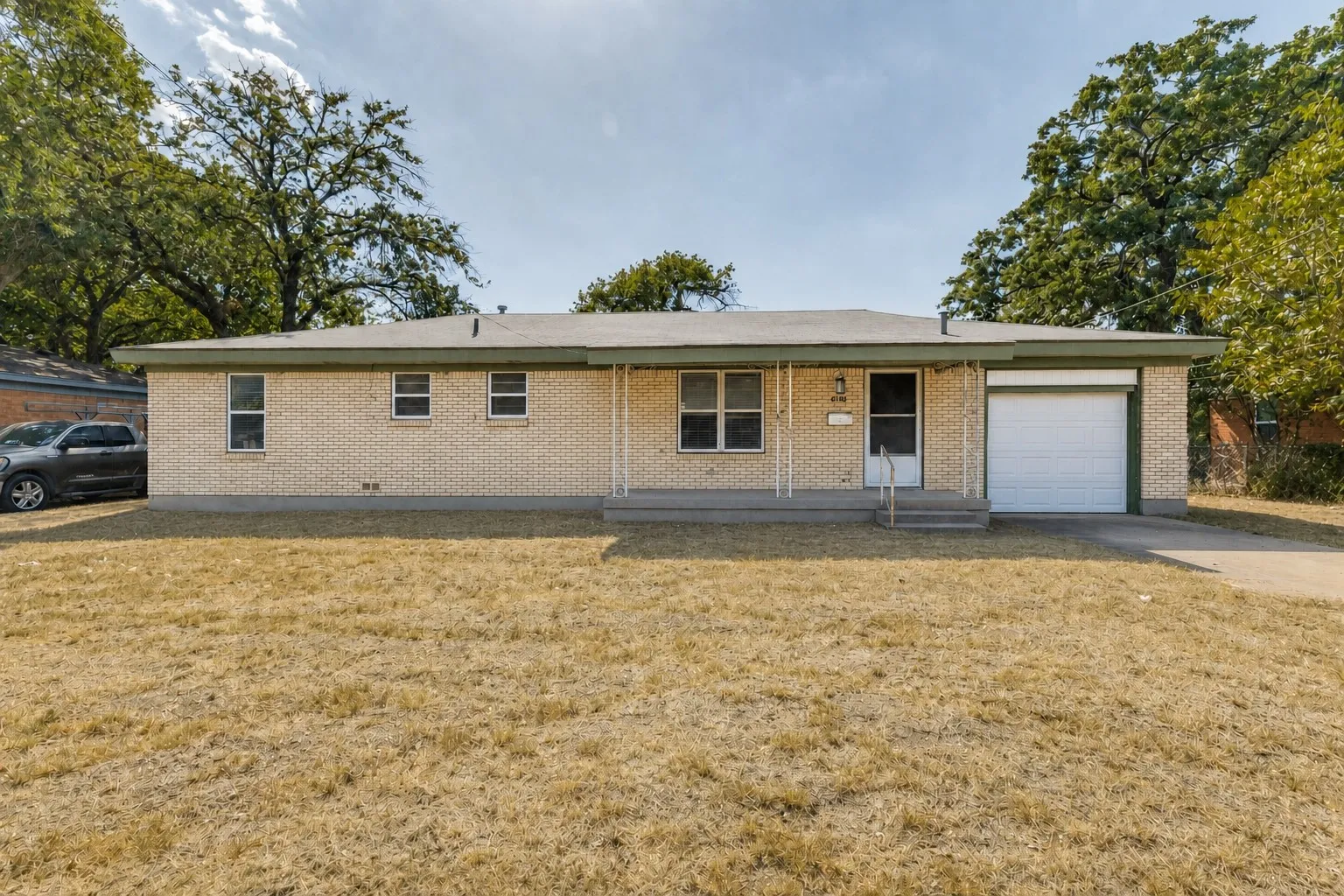 Single Family Residence For Sale in Tarrant County , 3021 Edith Lane, Haltom City, Texas 76117, 3 Bedroom, 2 Bathroom, 1 Garage spaces, 1,344 Sqft, built in 1956, mls#21356646, Real Estate Agent in Haltom City, Homes For Sale in Tarrant county, Homes For Sale in Haltom City, Realtor in Haltom City Texas, Real Estate Brokerage Independent Realty Texas, Luminita Cordes Realtor