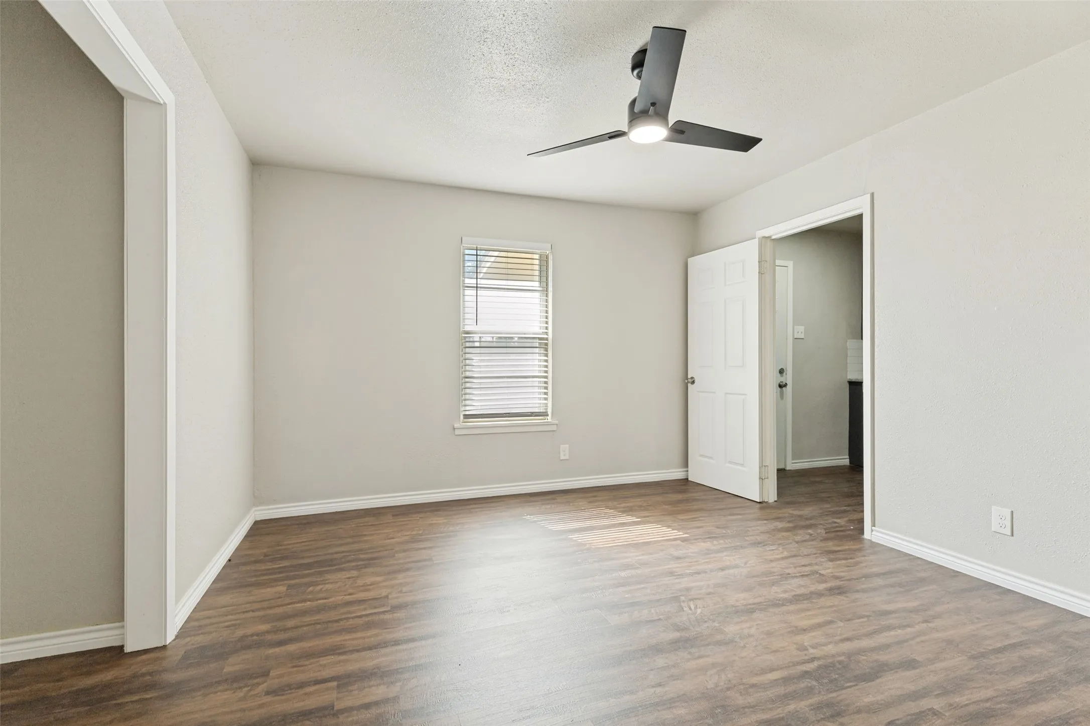 Single Family Residence For Sale in Tarrant County , 3021 Edith Lane, Haltom City, Texas 76117, 3 Bedroom, 2 Bathroom, 1 Garage spaces, 1,344 Sqft, built in 1956, mls#21356646, Real Estate Agent in Haltom City, Homes For Sale in Tarrant county, Homes For Sale in Haltom City, Realtor in Haltom City Texas, Real Estate Brokerage Independent Realty Texas, Luminita Cordes Realtor