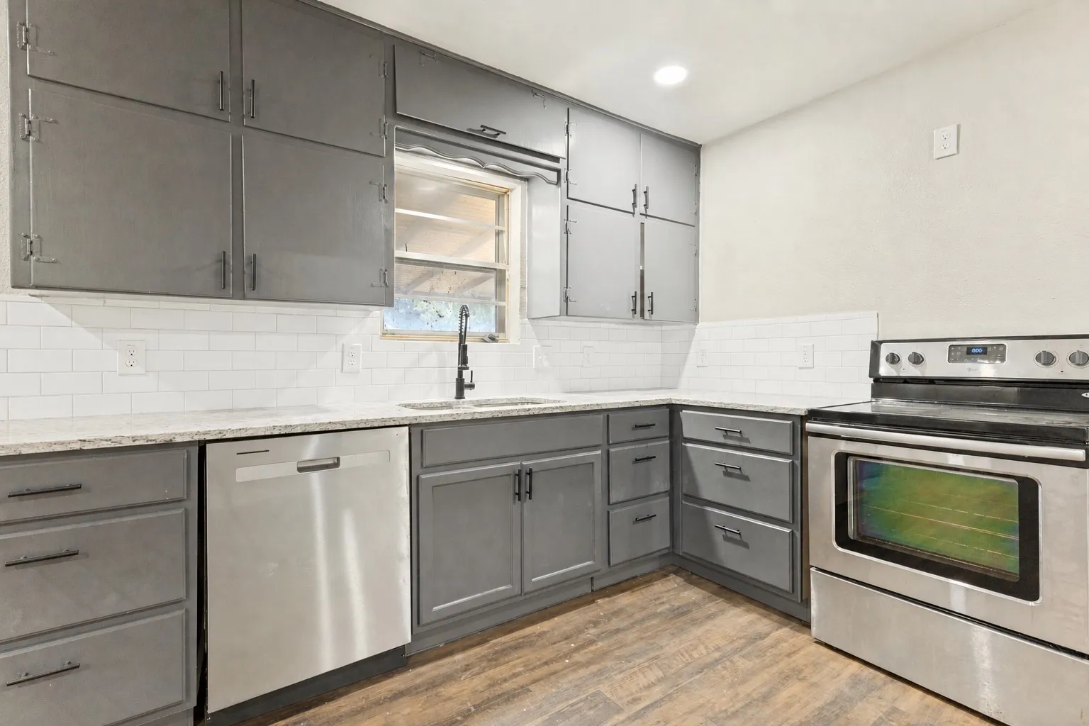Single Family Residence For Sale in Tarrant County , 3021 Edith Lane, Haltom City, Texas 76117, 3 Bedroom, 2 Bathroom, 1 Garage spaces, 1,344 Sqft, built in 1956, mls#21356646, Real Estate Agent in Haltom City, Homes For Sale in Tarrant county, Homes For Sale in Haltom City, Realtor in Haltom City Texas, Real Estate Brokerage Independent Realty Texas, Luminita Cordes Realtor