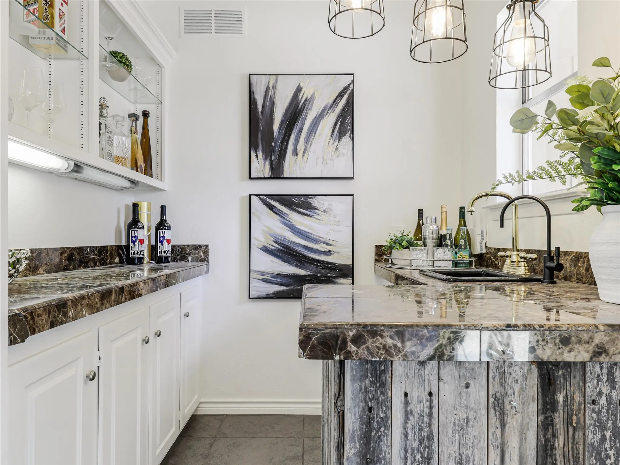Wet Bar with Built-ins
