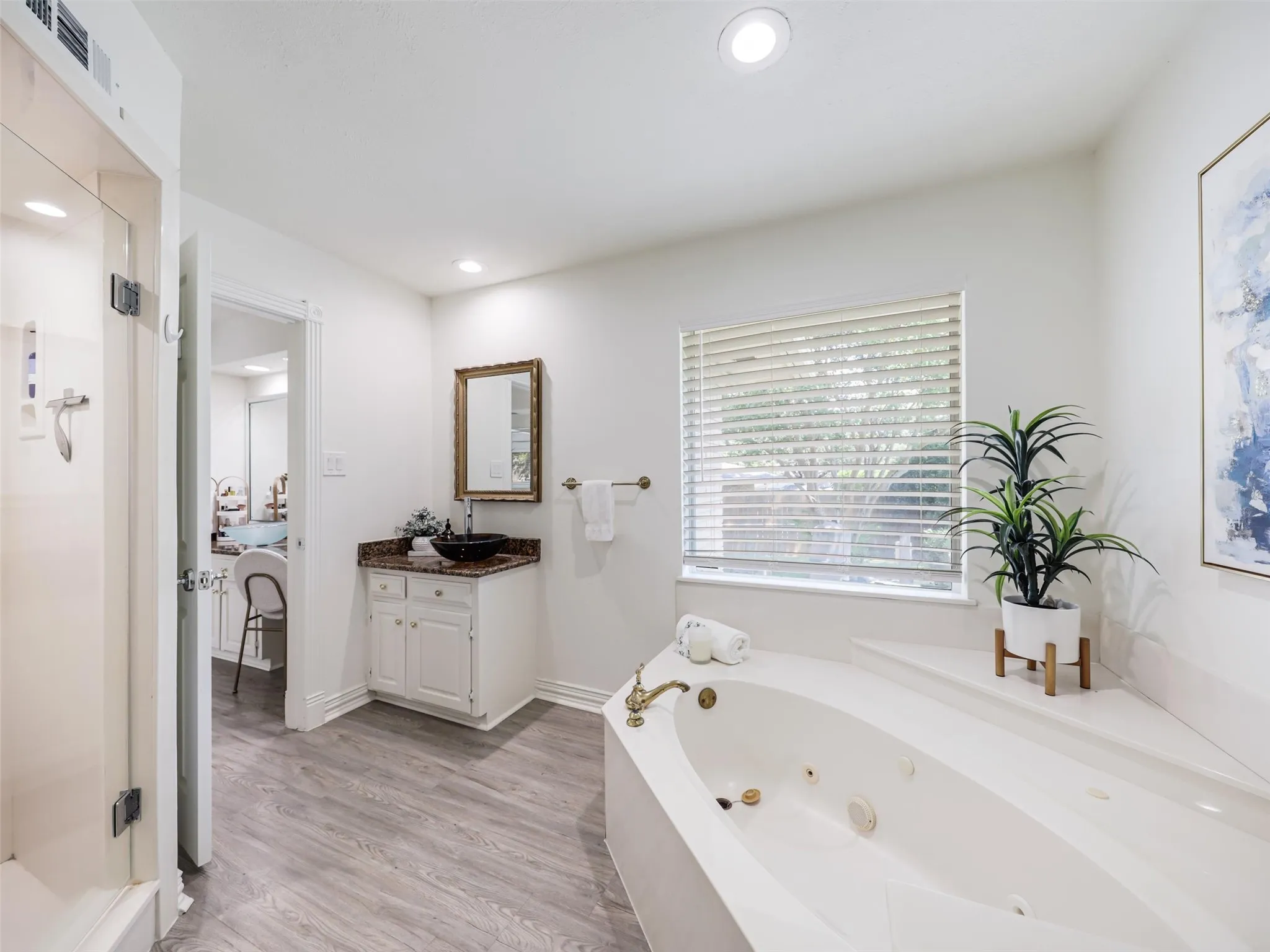 Single Family Residence For Sale in Dallas County , 13436 Forestway Drive, Dallas, Texas 75240, 3 Bedroom, 3 Bathroom, 2 Garage spaces, 2,909 Sqft, built in 1968, mls#21361307, Real Estate Agent in Dallas, Homes For Sale in Dallas county, Homes For Sale in Dallas, Realtor in Dallas Texas, Real Estate Brokerage Independent Realty Texas, Luminita Cordes Realtor
