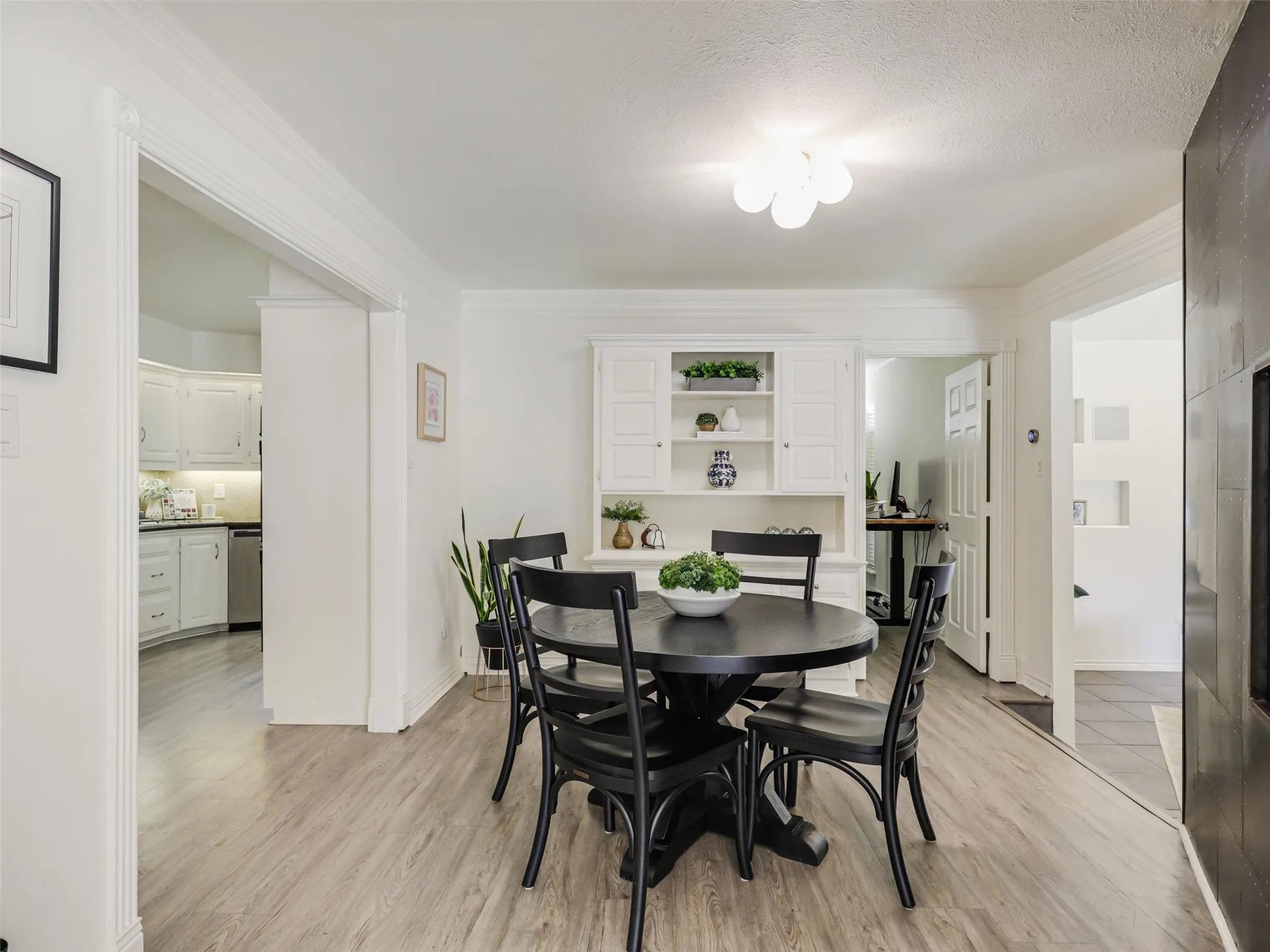 Single Family Residence For Sale in Dallas County , 13436 Forestway Drive, Dallas, Texas 75240, 3 Bedroom, 3 Bathroom, 2 Garage spaces, 2,909 Sqft, built in 1968, mls#21361307, Real Estate Agent in Dallas, Homes For Sale in Dallas county, Homes For Sale in Dallas, Realtor in Dallas Texas, Real Estate Brokerage Independent Realty Texas, Luminita Cordes Realtor
