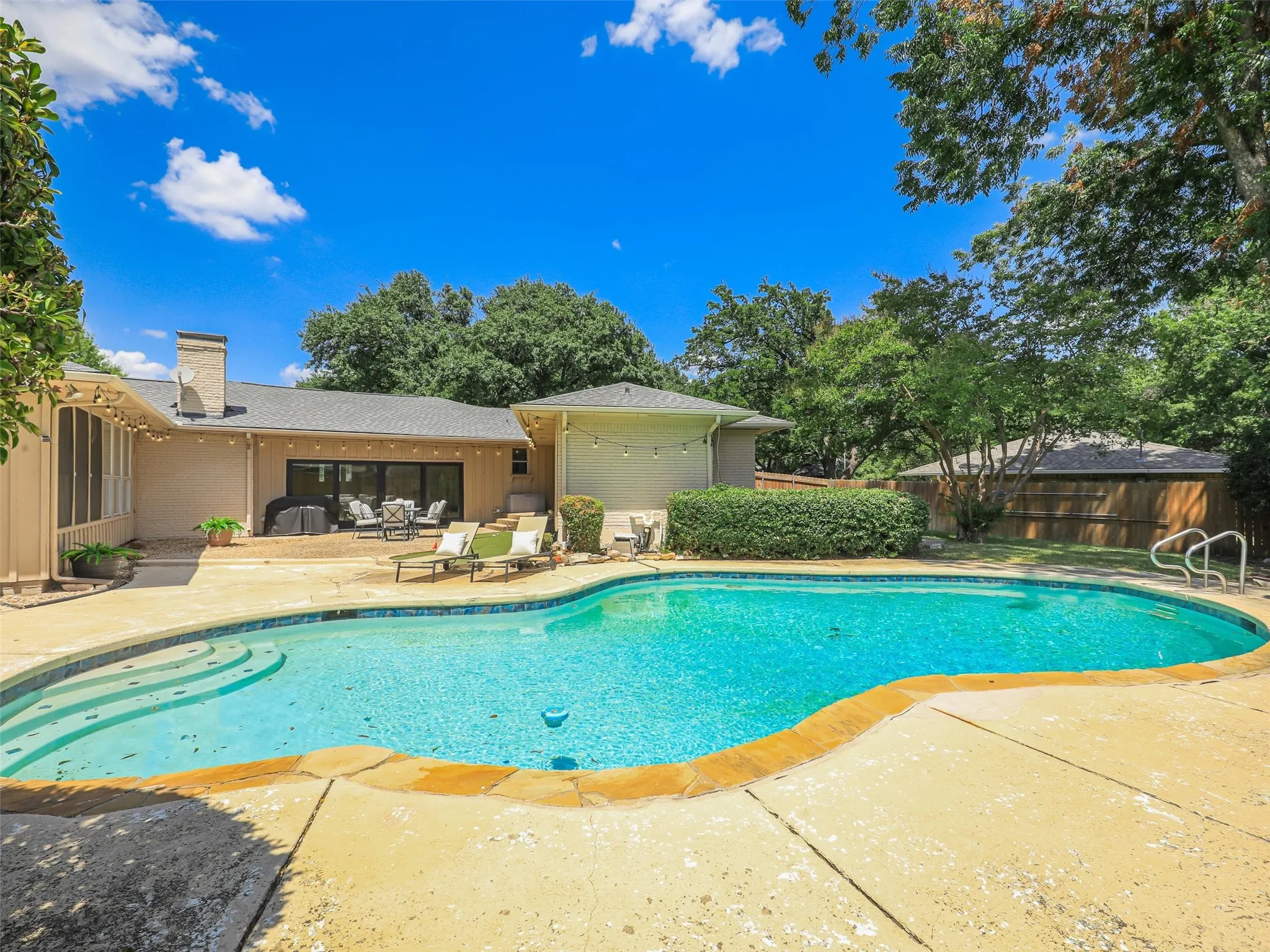 Single Family Residence For Sale in Dallas County , 13436 Forestway Drive, Dallas, Texas 75240, 3 Bedroom, 3 Bathroom, 2 Garage spaces, 2,909 Sqft, built in 1968, mls#21361307, Real Estate Agent in Dallas, Homes For Sale in Dallas county, Homes For Sale in Dallas, Realtor in Dallas Texas, Real Estate Brokerage Independent Realty Texas, Luminita Cordes Realtor