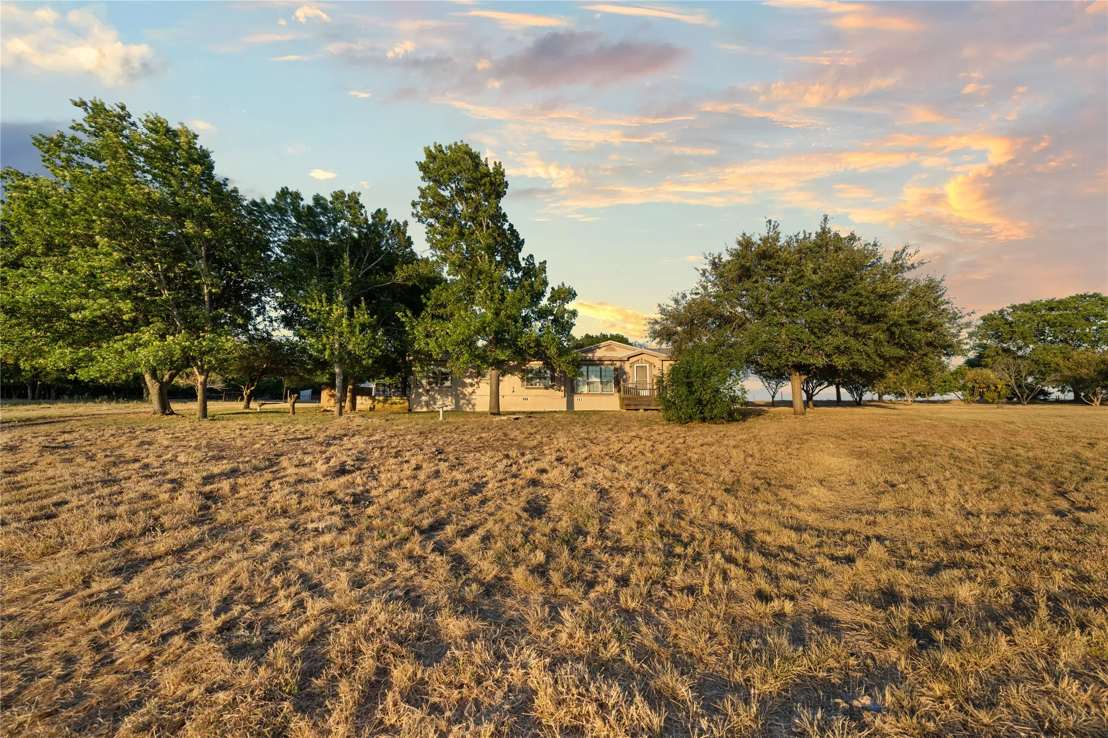 Mobile Home For Sale in Mc Lennan County , 2641 Pleasant Run, Crawford, Texas 76689, 3 Bedroom, 2 Bathroom, 2 Garage spaces, 2,048 Sqft, built in 1993, mls#21361904, Real Estate Agent in Crawford, Homes For Sale in Mc Lennan county, Homes For Sale in Crawford, Realtor in Crawford Texas, Real Estate Brokerage Independent Realty Texas, Luminita Cordes Realtor