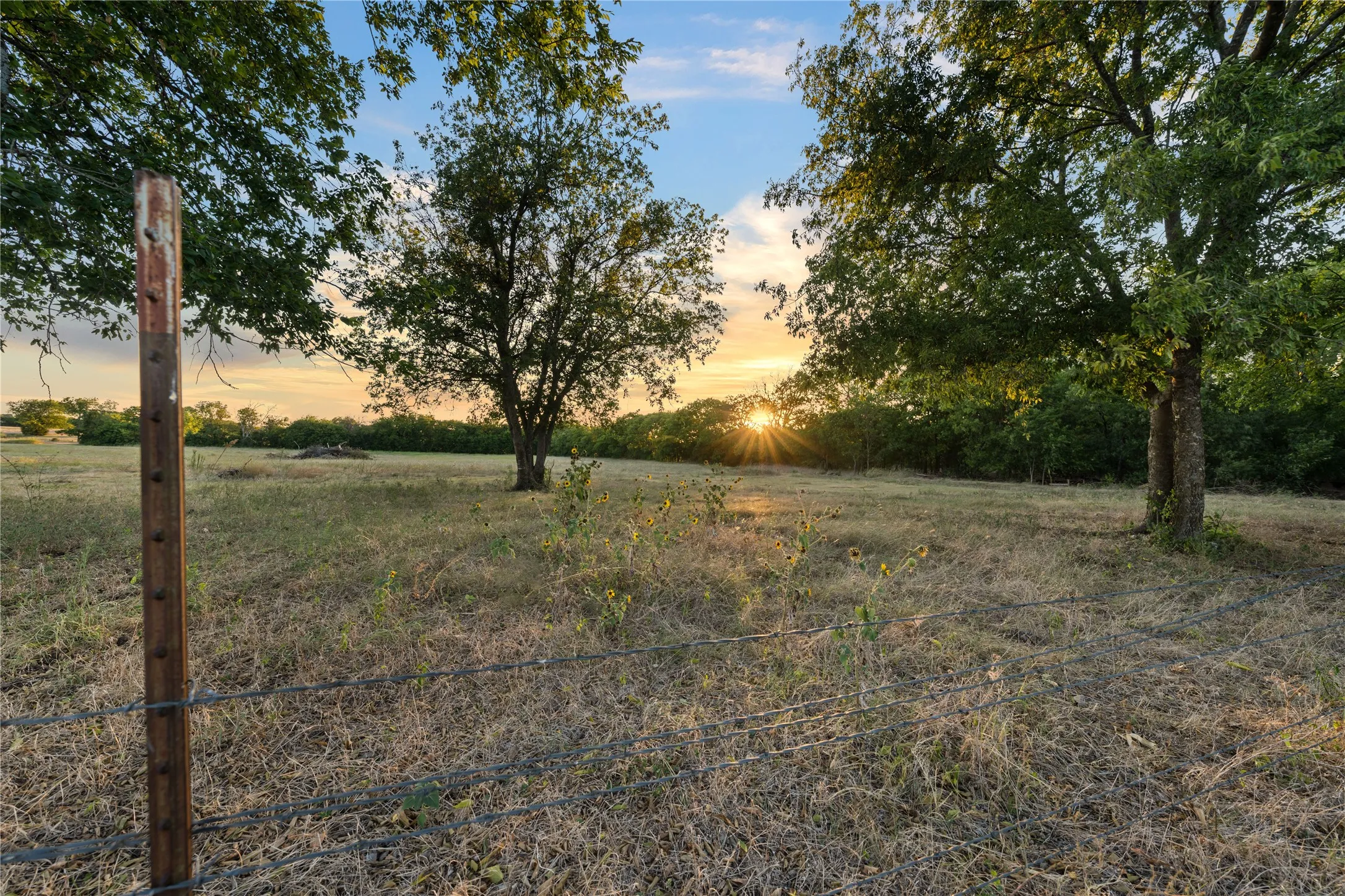 Mobile Home For Sale in Mc Lennan County , 2641 Pleasant Run, Crawford, Texas 76689, 3 Bedroom, 2 Bathroom, 2 Garage spaces, 2,048 Sqft, built in 1993, mls#21361904, Real Estate Agent in Crawford, Homes For Sale in Mc Lennan county, Homes For Sale in Crawford, Realtor in Crawford Texas, Real Estate Brokerage Independent Realty Texas, Luminita Cordes Realtor