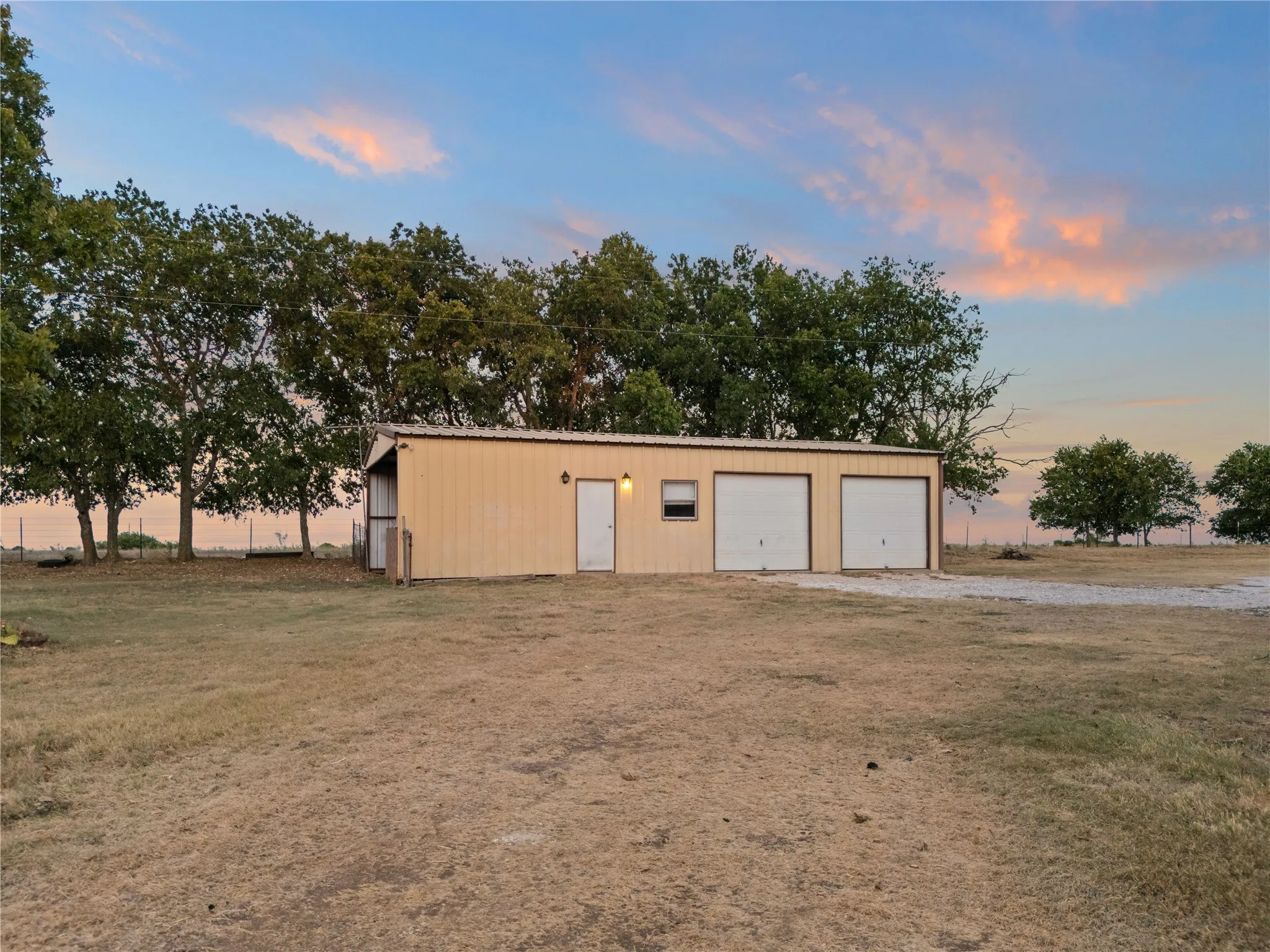 Mobile Home For Sale in Mc Lennan County , 2641 Pleasant Run, Crawford, Texas 76689, 3 Bedroom, 2 Bathroom, 2 Garage spaces, 2,048 Sqft, built in 1993, mls#21361904, Real Estate Agent in Crawford, Homes For Sale in Mc Lennan county, Homes For Sale in Crawford, Realtor in Crawford Texas, Real Estate Brokerage Independent Realty Texas, Luminita Cordes Realtor