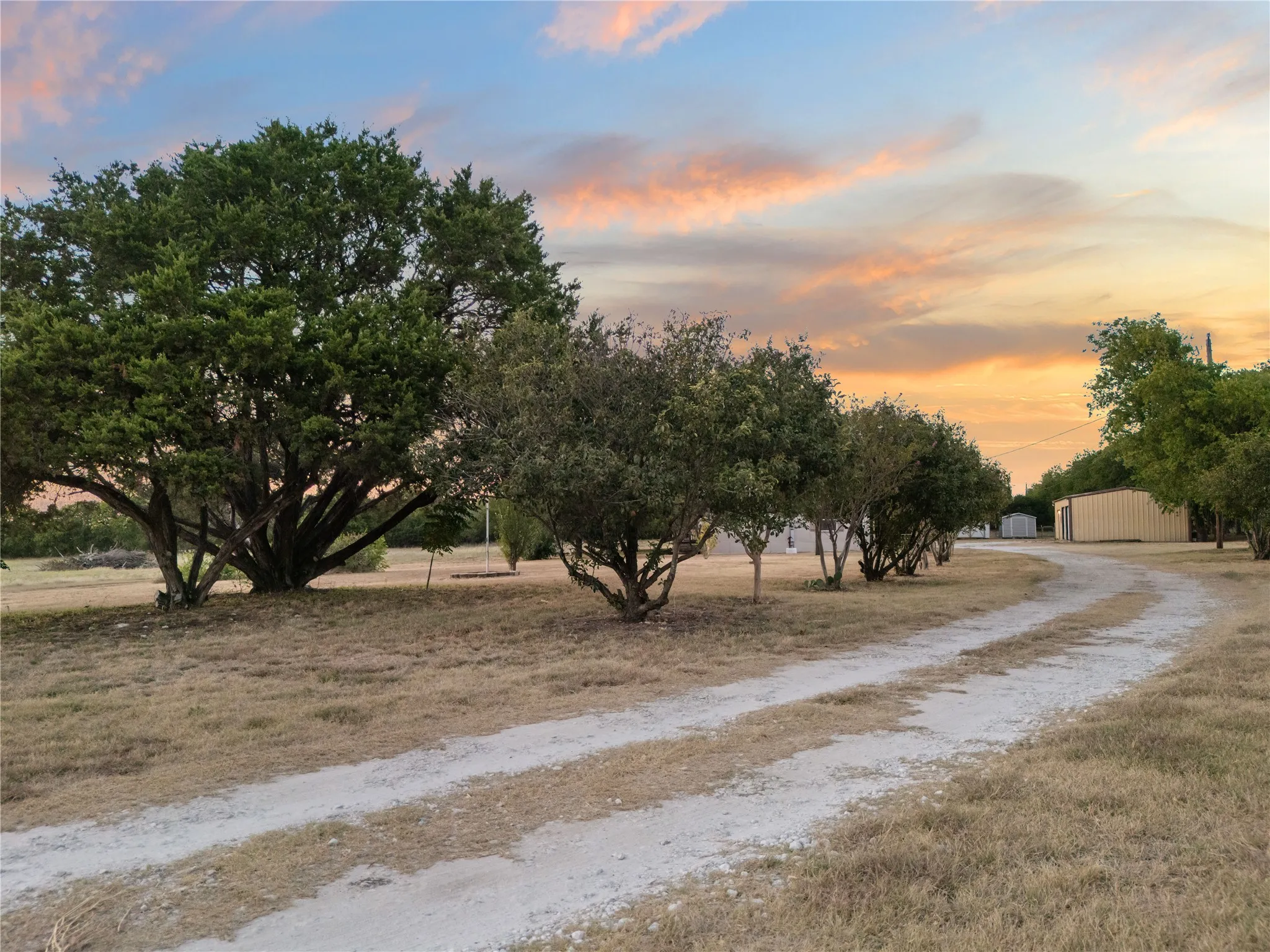Mobile Home For Sale in Mc Lennan County , 2641 Pleasant Run, Crawford, Texas 76689, 3 Bedroom, 2 Bathroom, 2 Garage spaces, 2,048 Sqft, built in 1993, mls#21361904, Real Estate Agent in Crawford, Homes For Sale in Mc Lennan county, Homes For Sale in Crawford, Realtor in Crawford Texas, Real Estate Brokerage Independent Realty Texas, Luminita Cordes Realtor