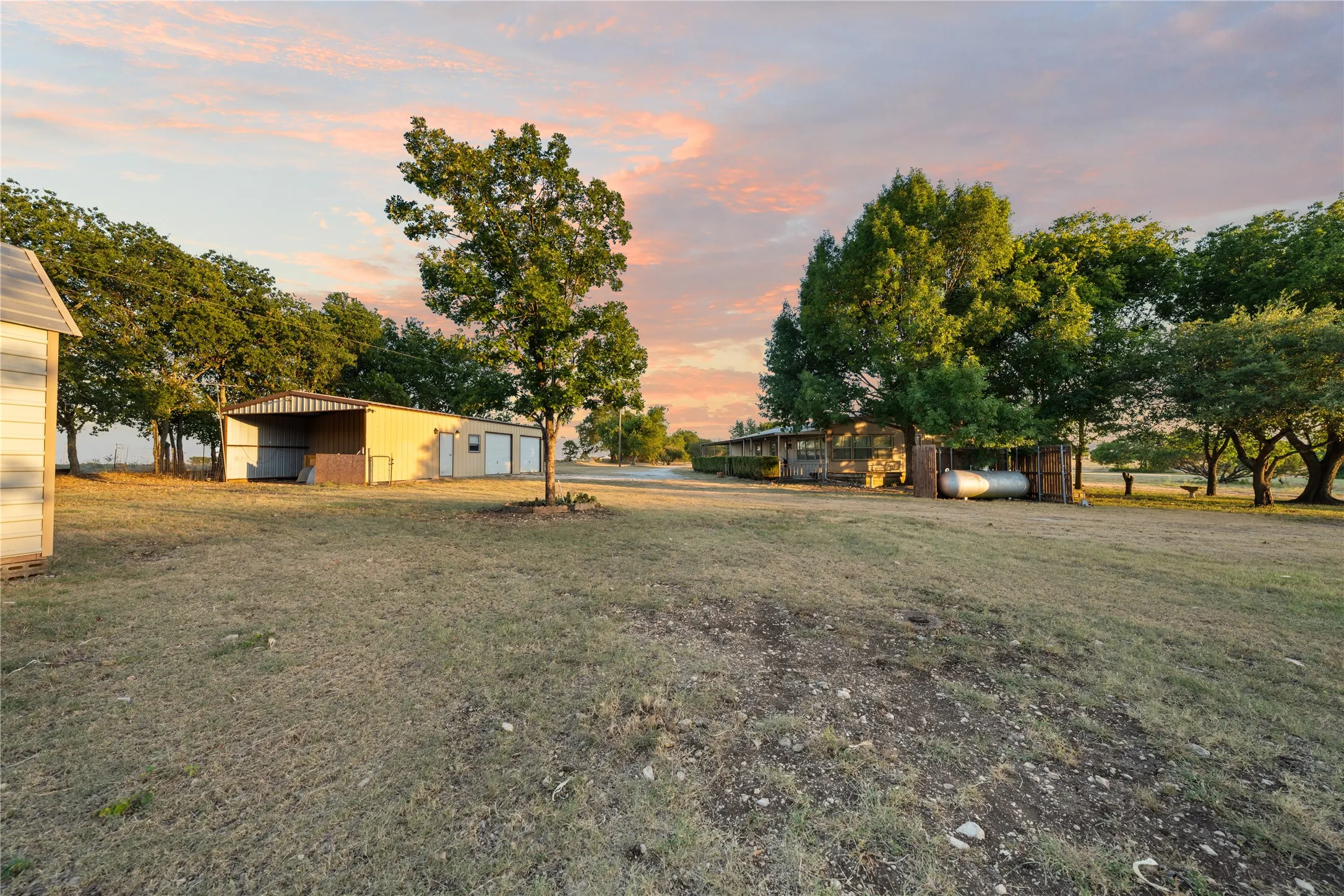 Mobile Home For Sale in Mc Lennan County , 2641 Pleasant Run, Crawford, Texas 76689, 3 Bedroom, 2 Bathroom, 2 Garage spaces, 2,048 Sqft, built in 1993, mls#21361904, Real Estate Agent in Crawford, Homes For Sale in Mc Lennan county, Homes For Sale in Crawford, Realtor in Crawford Texas, Real Estate Brokerage Independent Realty Texas, Luminita Cordes Realtor