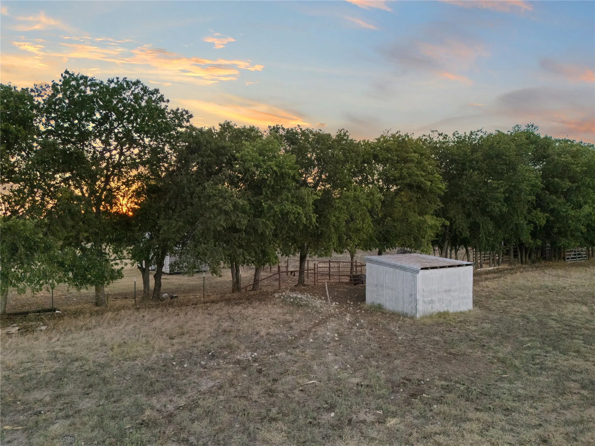 Mobile Home For Sale in Mc Lennan County , 2641 Pleasant Run, Crawford, Texas 76689, 3 Bedroom, 2 Bathroom, 2 Garage spaces, 2,048 Sqft, built in 1993, mls#21361904, Real Estate Agent in Crawford, Homes For Sale in Mc Lennan county, Homes For Sale in Crawford, Realtor in Crawford Texas, Real Estate Brokerage Independent Realty Texas, Luminita Cordes Realtor