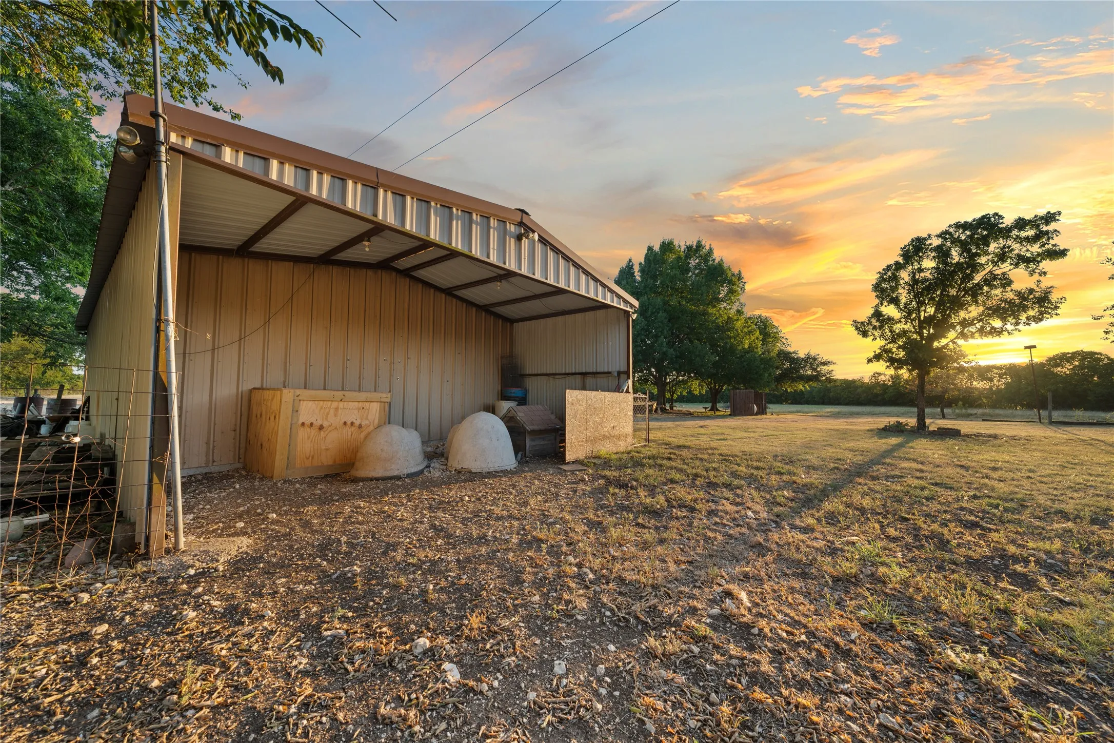 Mobile Home For Sale in Mc Lennan County , 2641 Pleasant Run, Crawford, Texas 76689, 3 Bedroom, 2 Bathroom, 2 Garage spaces, 2,048 Sqft, built in 1993, mls#21361904, Real Estate Agent in Crawford, Homes For Sale in Mc Lennan county, Homes For Sale in Crawford, Realtor in Crawford Texas, Real Estate Brokerage Independent Realty Texas, Luminita Cordes Realtor