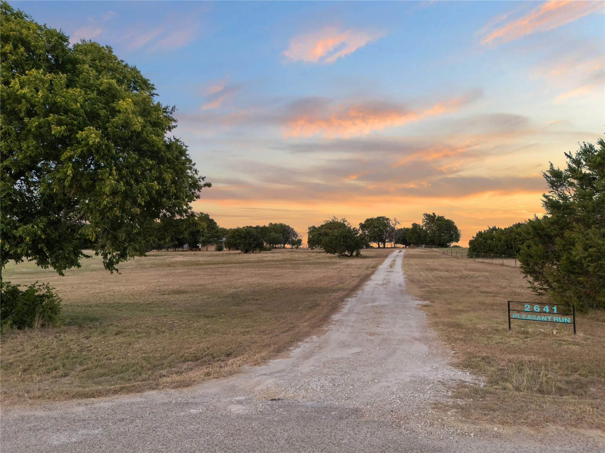 Mobile Home For Sale in Mc Lennan County , 2641 Pleasant Run, Crawford, Texas 76689, 3 Bedroom, 2 Bathroom, 2 Garage spaces, 2,048 Sqft, built in 1993, mls#21361904, Real Estate Agent in Crawford, Homes For Sale in Mc Lennan county, Homes For Sale in Crawford, Realtor in Crawford Texas, Real Estate Brokerage Independent Realty Texas, Luminita Cordes Realtor
