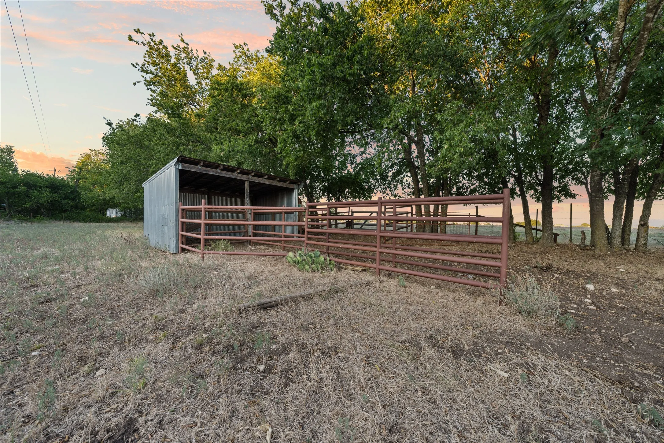 Mobile Home For Sale in Mc Lennan County , 2641 Pleasant Run, Crawford, Texas 76689, 3 Bedroom, 2 Bathroom, 2 Garage spaces, 2,048 Sqft, built in 1993, mls#21361904, Real Estate Agent in Crawford, Homes For Sale in Mc Lennan county, Homes For Sale in Crawford, Realtor in Crawford Texas, Real Estate Brokerage Independent Realty Texas, Luminita Cordes Realtor