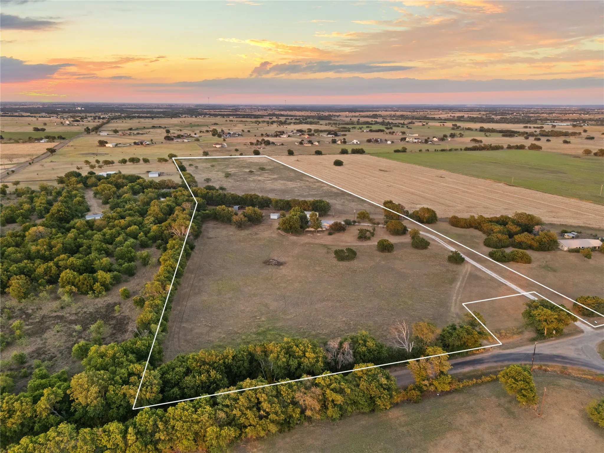 Mobile Home For Sale in Mc Lennan County , 2641 Pleasant Run, Crawford, Texas 76689, 3 Bedroom, 2 Bathroom, 2 Garage spaces, 2,048 Sqft, built in 1993, mls#21361904, Real Estate Agent in Crawford, Homes For Sale in Mc Lennan county, Homes For Sale in Crawford, Realtor in Crawford Texas, Real Estate Brokerage Independent Realty Texas, Luminita Cordes Realtor