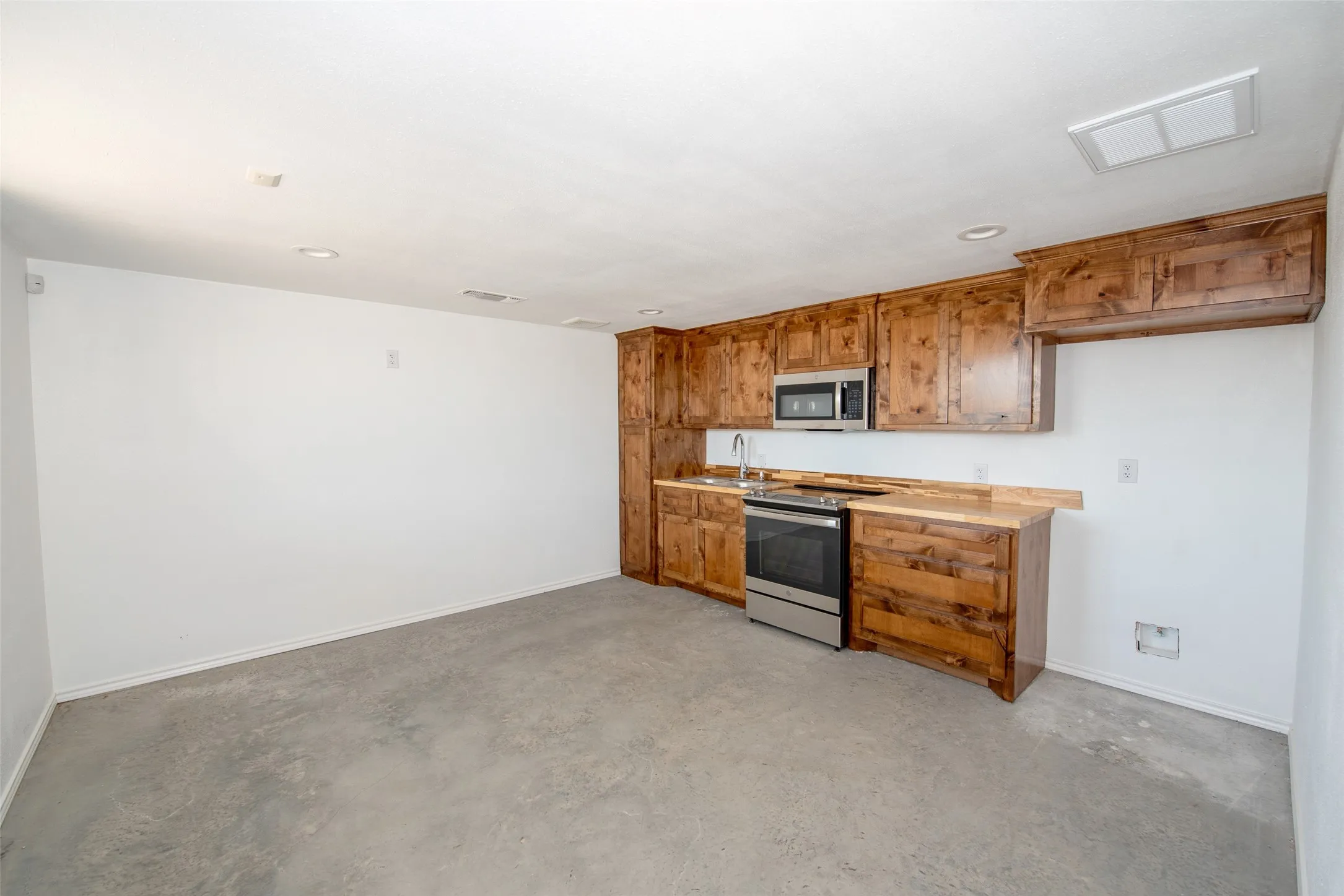 Industrial For Sale in Franklin (TX) County , 440 I-30, Mount Vernon, Texas 75457, 0, 0, Garage spaces, 0 Sqft, built in 2023, Price $1,200,000, mls#21292812, Real Estate Agent in Mount Vernon, Homes For Sale in Franklin (TX) county, Homes For Sale in Mount Vernon, Realtor in Mount Vernon Texas, Real Estate Brokerage Independent Realty Texas, Luminita Cordes Realtor