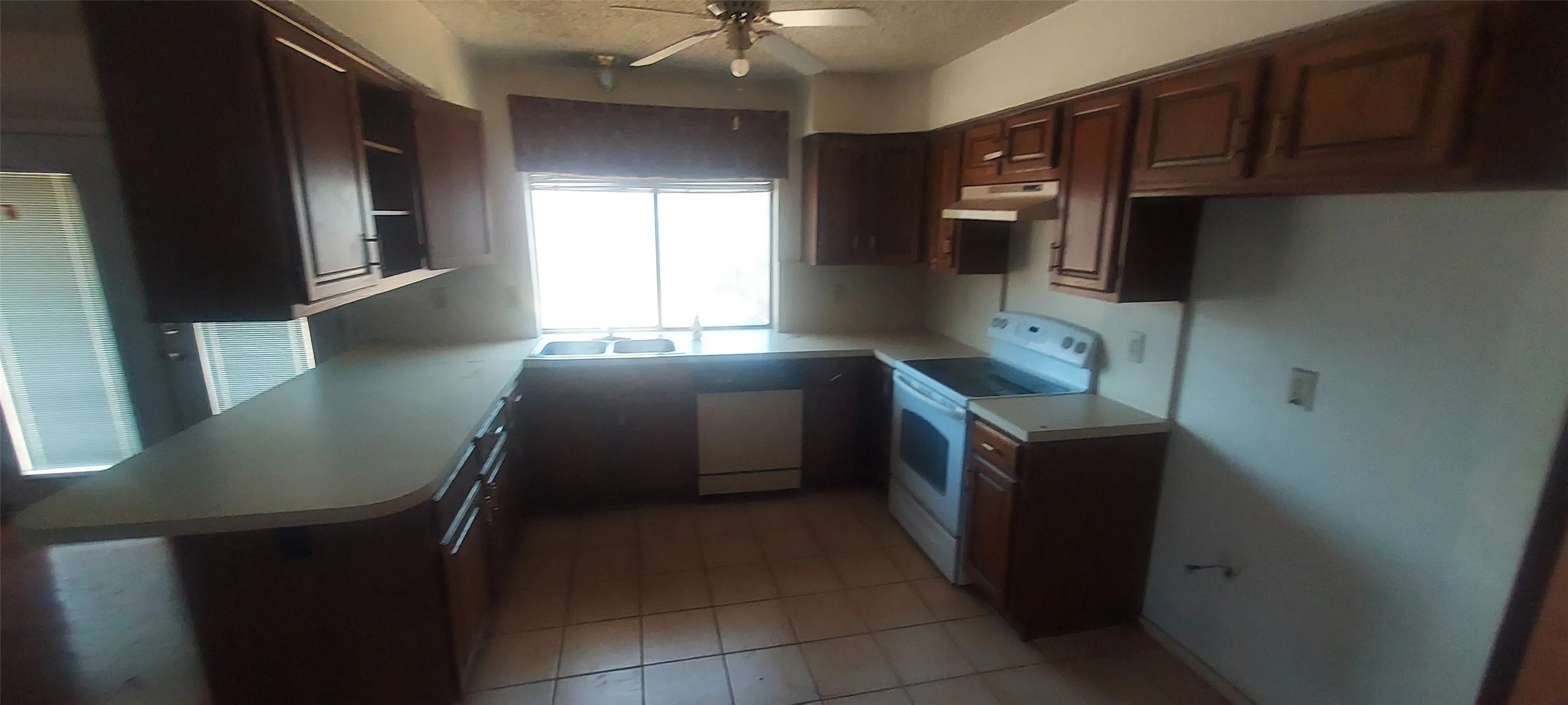 Single Family Residence For Sale in Dallas County , 4102 Blacksmith Drive, Garland, Texas 75044, 3 Bedroom, 2 Bathroom, 2 Garage spaces, 1,764 Sqft, built in 1986, mls#21298473, Real Estate Agent in Garland, Homes For Sale in Dallas county, Homes For Sale in Garland, Realtor in Garland Texas, Real Estate Brokerage Independent Realty Texas, Luminita Cordes Realtor