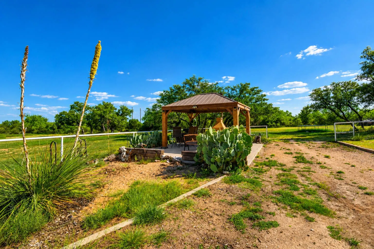 Mobile Home For Sale in Mc Culloch County , 239 County Road 160, Brady, Texas 76825, 3 Bedroom, 2 Bathroom, 2 Garage spaces, 1,326 Sqft, built in 1993, mls#21359916, Real Estate Agent in Brady, Homes For Sale in Mc Culloch county, Homes For Sale in Brady, Realtor in Brady Texas, Real Estate Brokerage Independent Realty Texas, Luminita Cordes Realtor