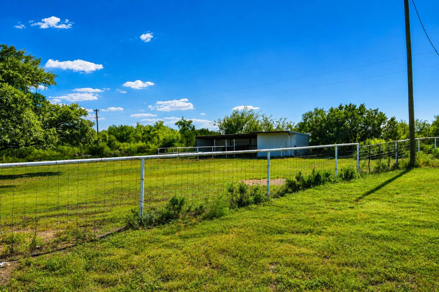 Mobile Home For Sale in Mc Culloch County , 239 County Road 160, Brady, Texas 76825, 3 Bedroom, 2 Bathroom, 2 Garage spaces, 1,326 Sqft, built in 1993, mls#21359916, Real Estate Agent in Brady, Homes For Sale in Mc Culloch county, Homes For Sale in Brady, Realtor in Brady Texas, Real Estate Brokerage Independent Realty Texas, Luminita Cordes Realtor